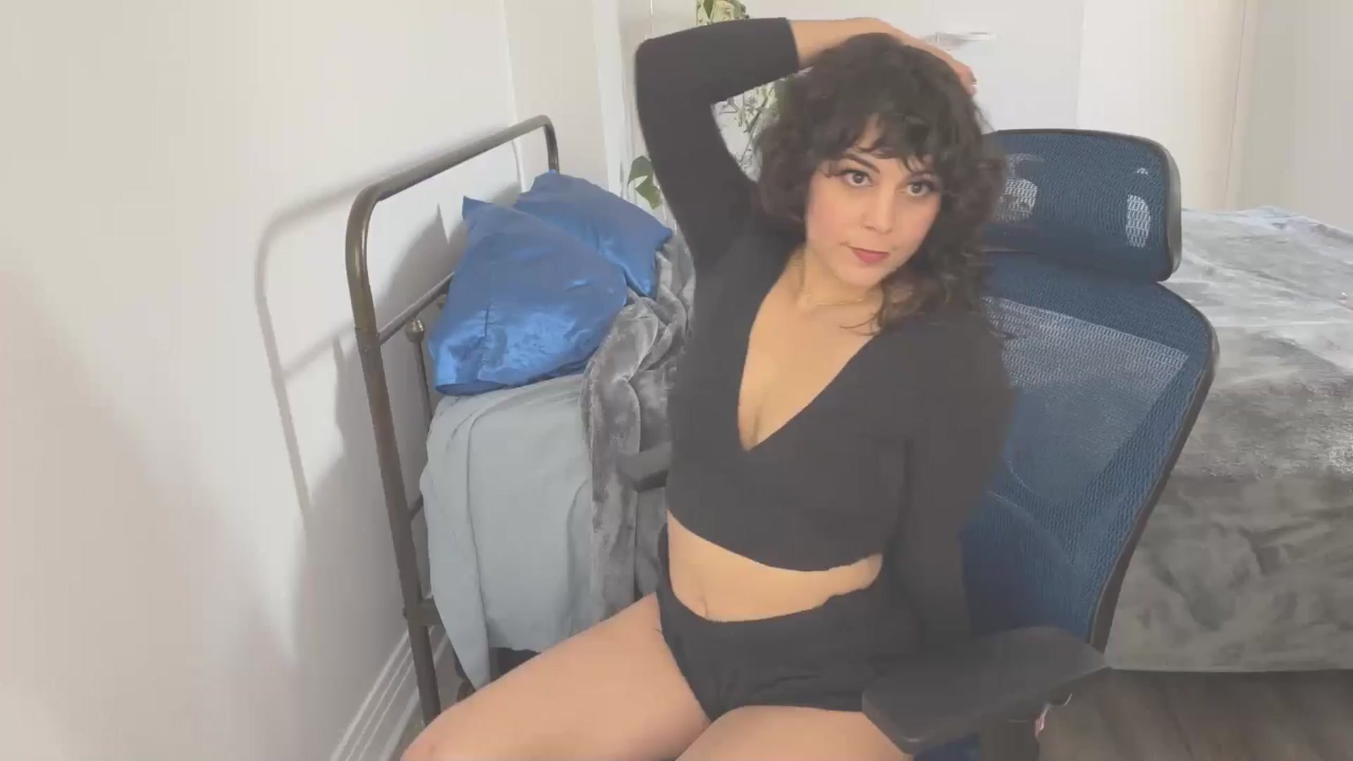 Gallery image thumbnail from e_laine's myfreecams stream on, 04/02/2025, 23:50 image 5 of 20