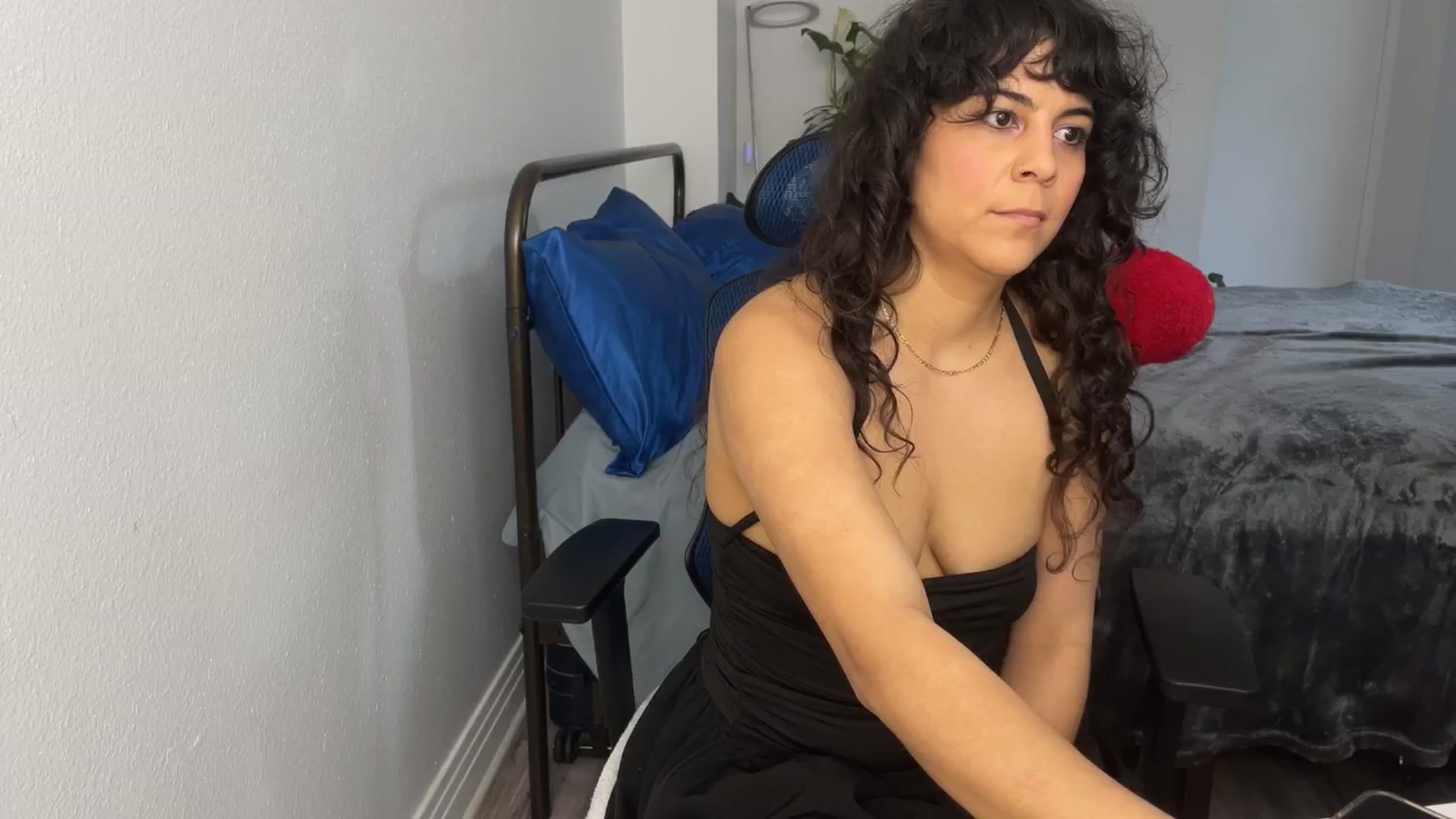 Gallery image thumbnail from e_laine's myfreecams stream on, 04/12/2025, 20:22 image 19 of 20