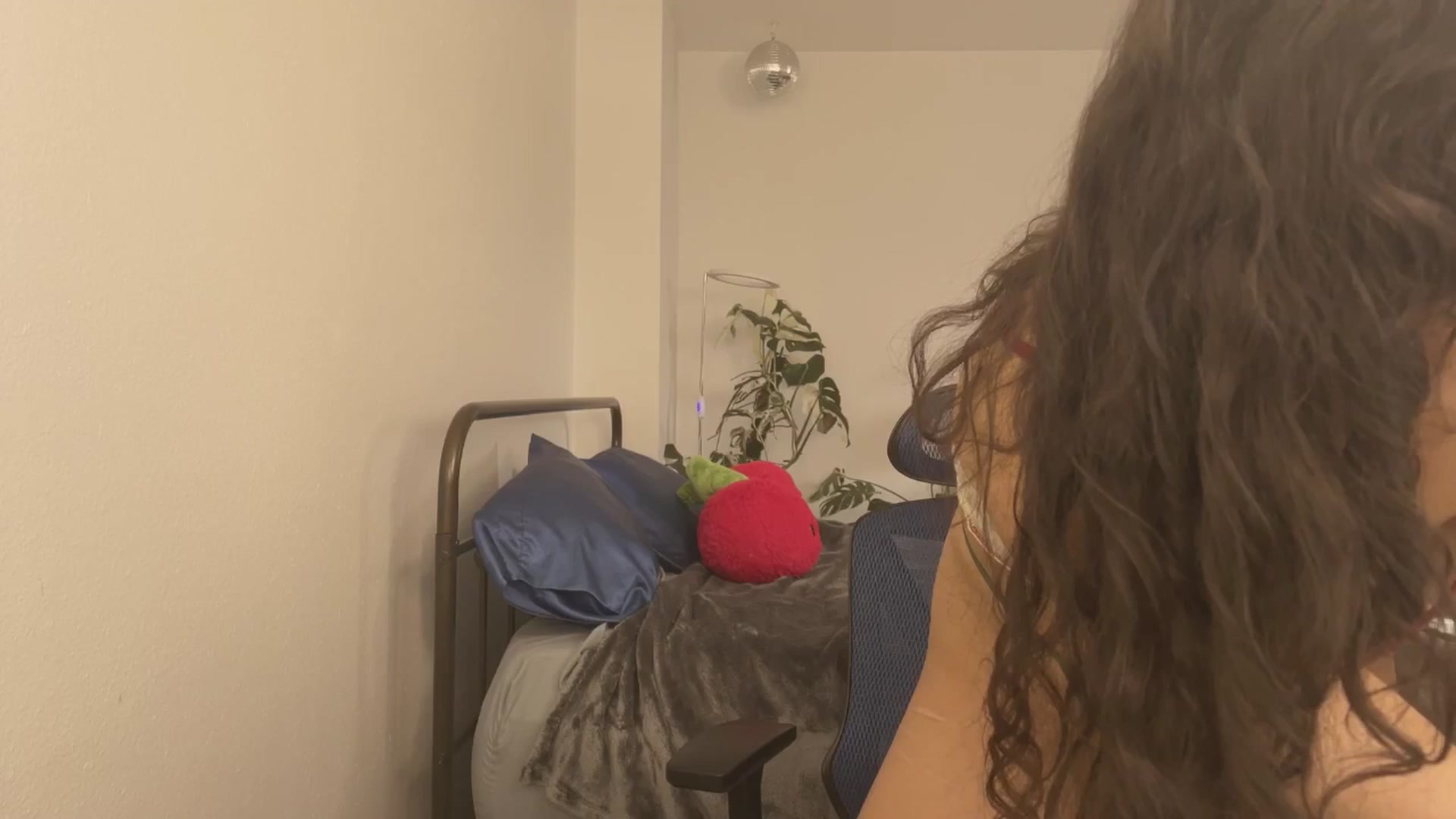 Gallery image thumbnail from e_laine's myfreecams stream on, 04/18/2025, 01:06 image 14 of 20