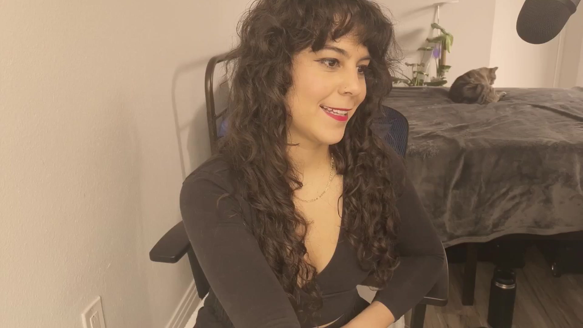 Gallery image thumbnail from e_laine's myfreecams stream on, 04/18/2025, 22:16 image 4 of 20