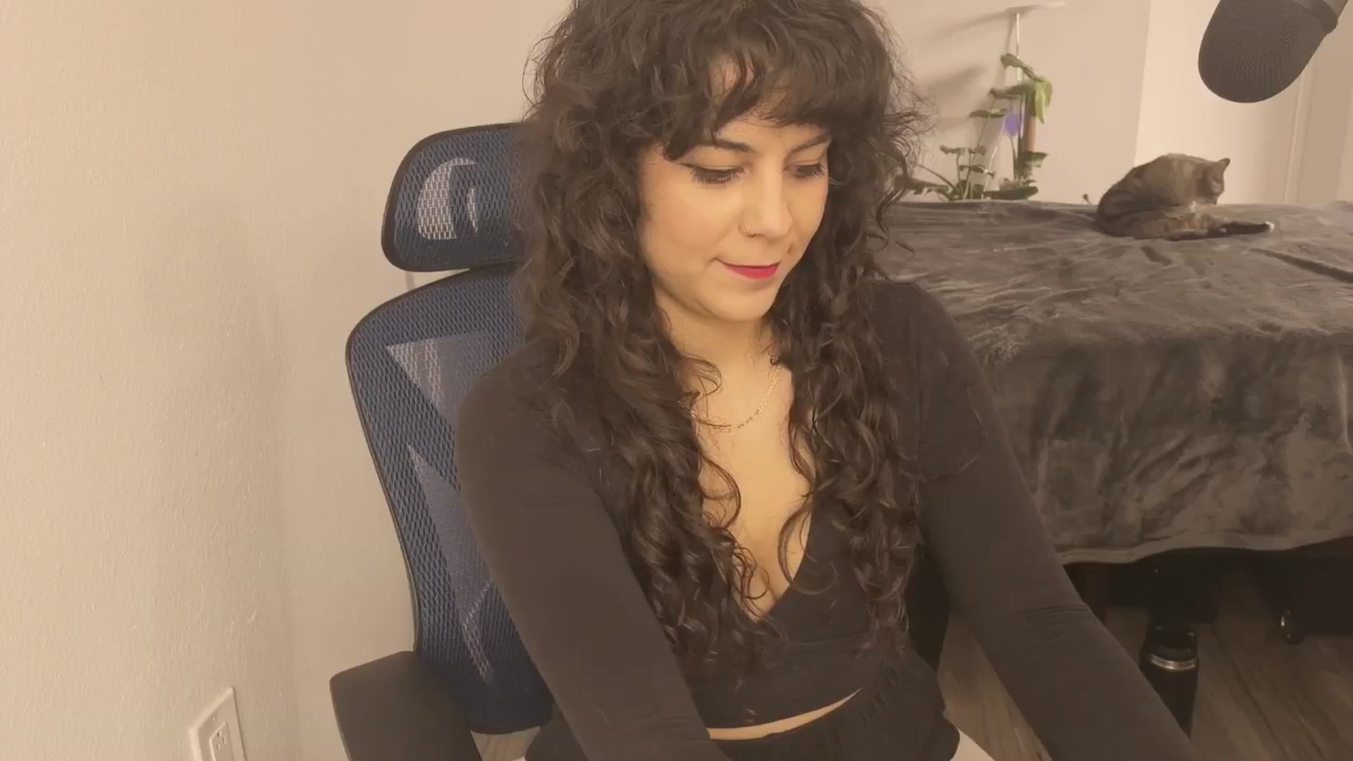 Gallery image thumbnail from e_laine's myfreecams stream on, 04/18/2025, 22:16 image 9 of 20