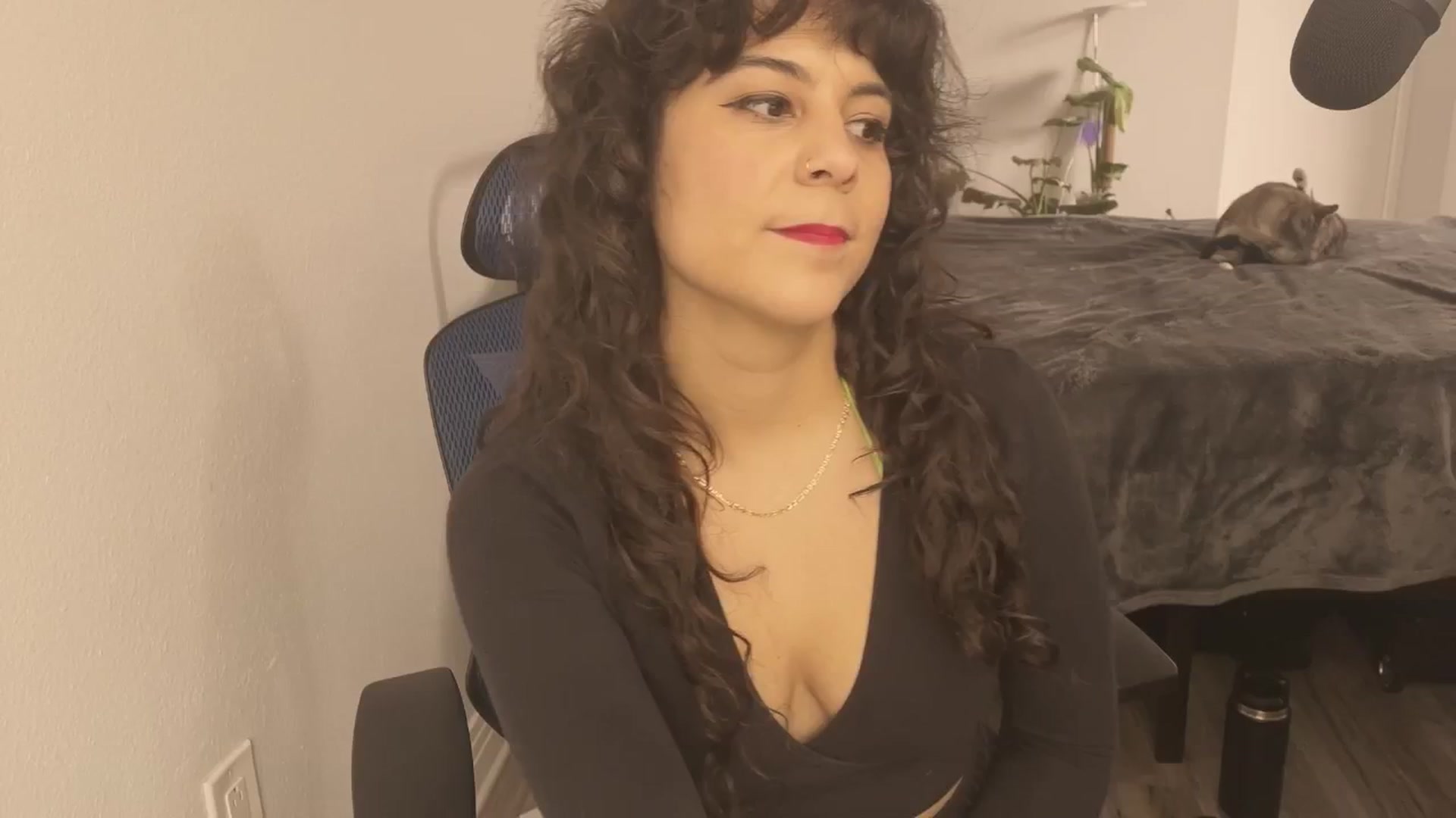Gallery image thumbnail from e_laine's myfreecams stream on, 04/18/2025, 22:16 image 11 of 20