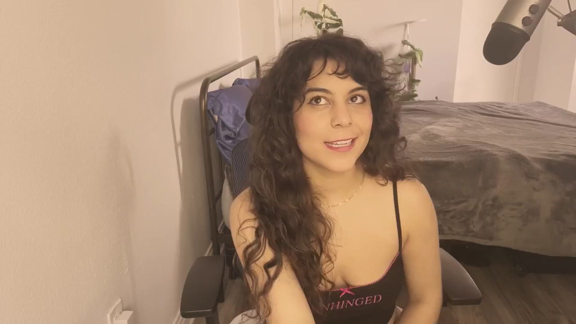 Gallery image thumbnail from e_laine's myfreecams stream on, 04/19/2025, 20:07 image 7 of 20