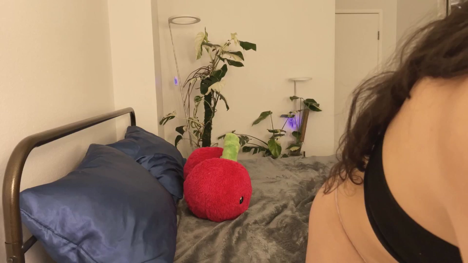 Gallery image thumbnail from e_laine's myfreecams stream on, 05/14/2025, 22:20 image 14 of 20