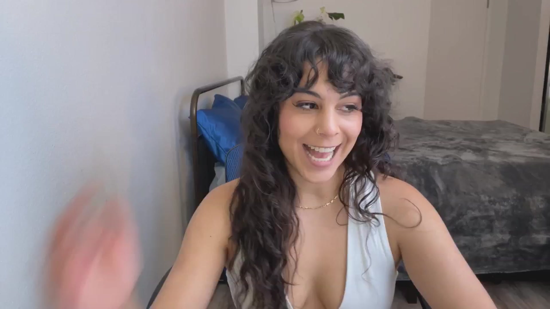 Gallery image thumbnail from e_laine's myfreecams stream on, 05/17/2025, 20:03 image 12 of 20