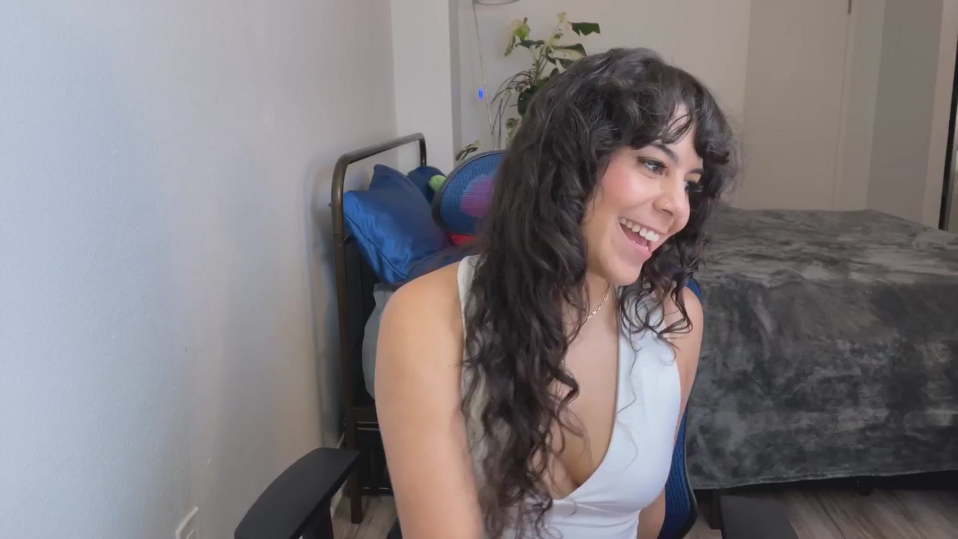 Gallery image thumbnail from e_laine's myfreecams stream on, 05/17/2025, 20:03 image 10 of 20