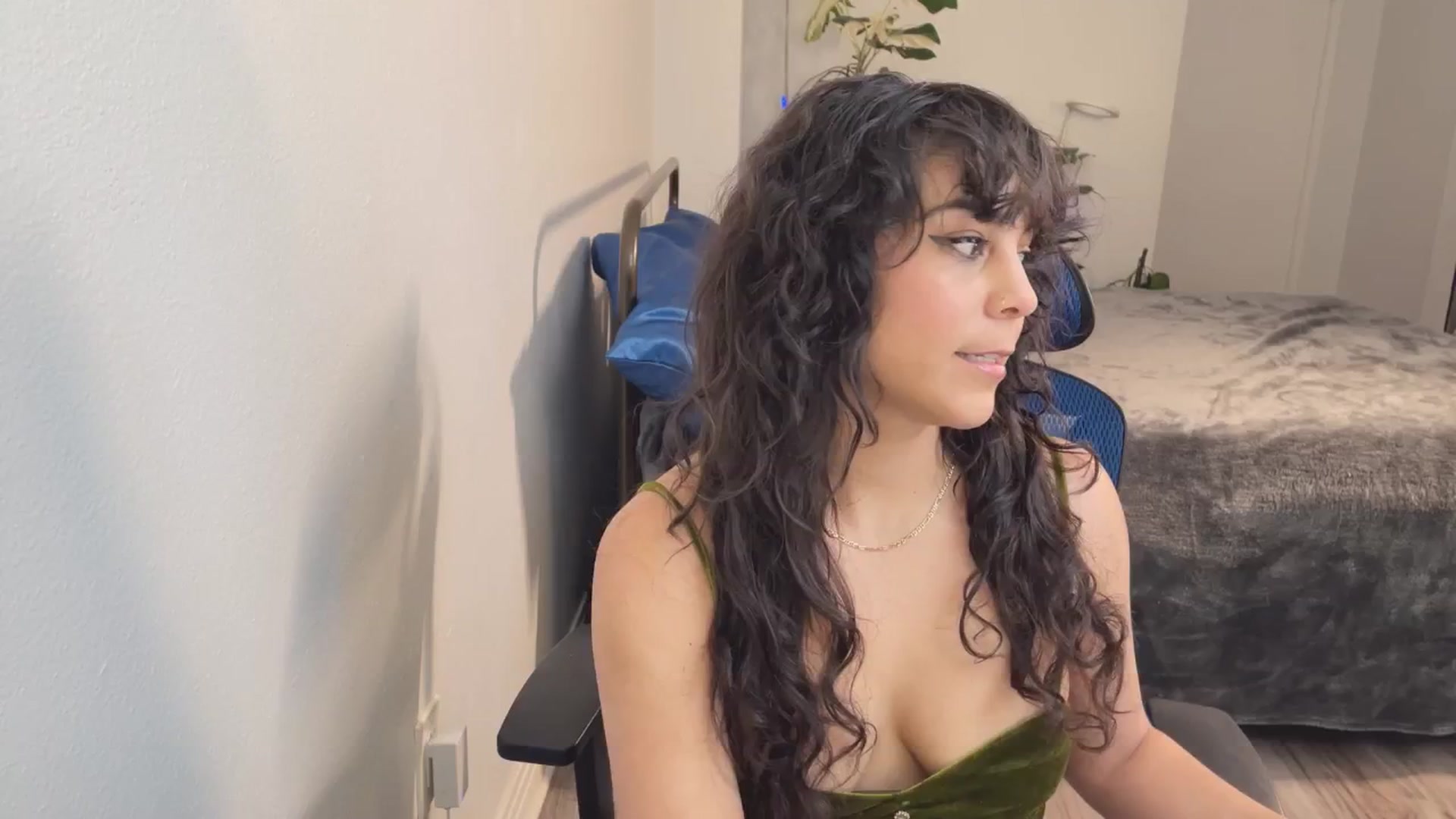 Gallery image thumbnail from e_laine's myfreecams stream on, 05/22/2025, 24:56 image 1 of 20