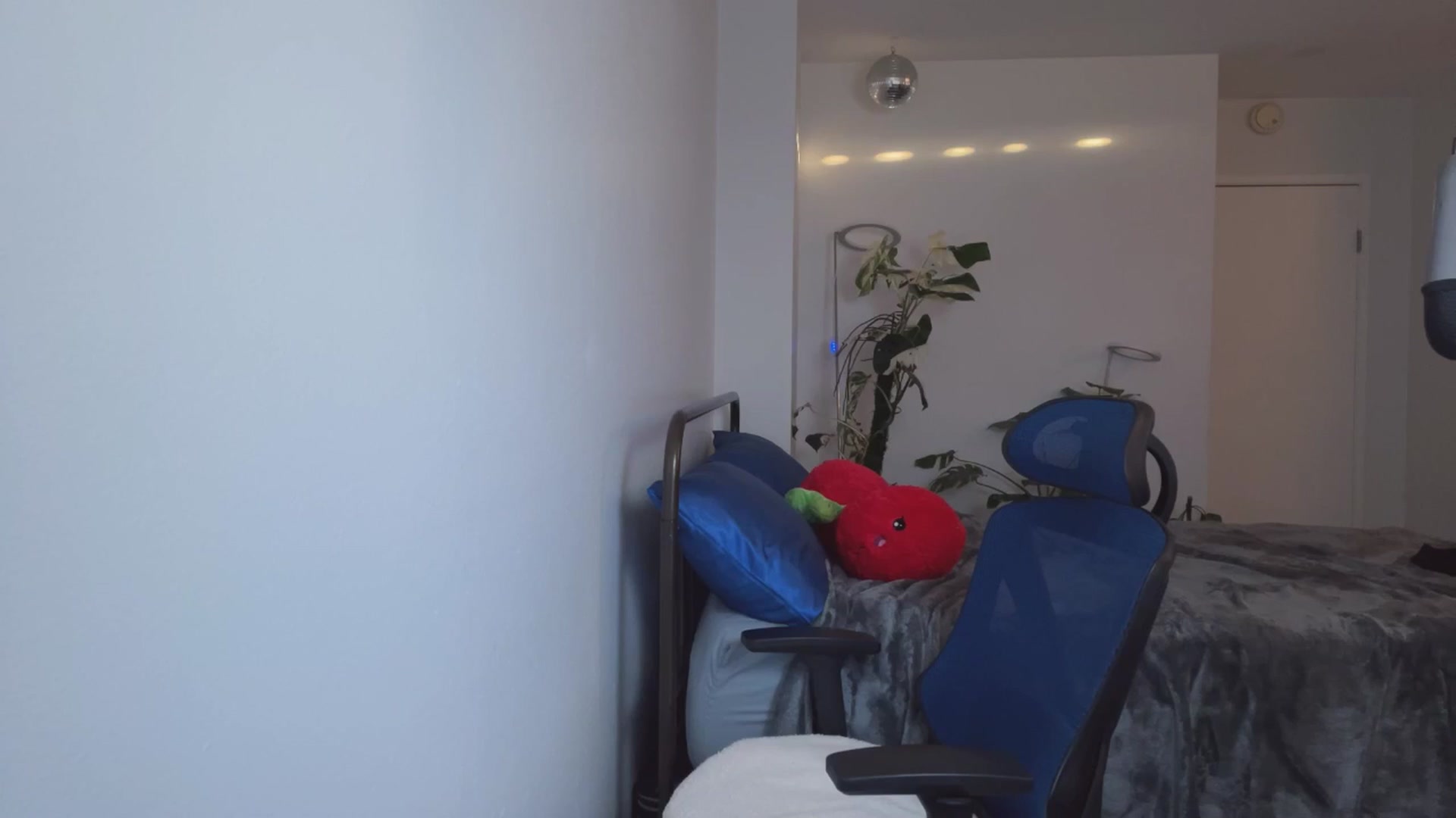 Gallery image thumbnail from e_laine's myfreecams stream on, 05/24/2025, 03:05 image 13 of 20