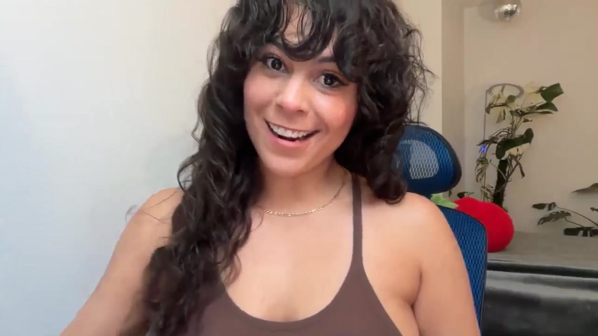 Gallery image thumbnail from e_laine's myfreecams stream on, 05/28/2025, 21:13 image 6 of 20