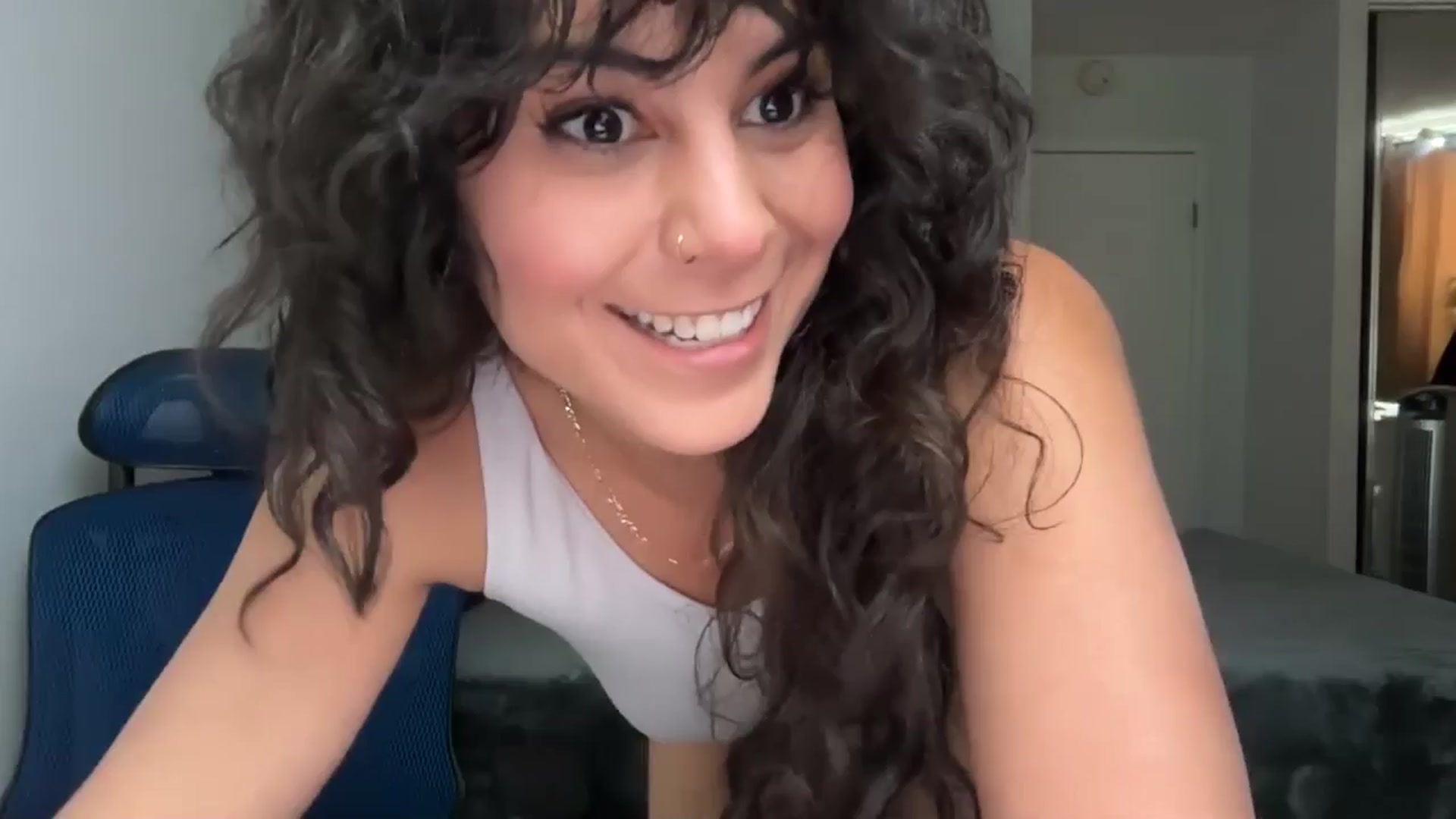 Gallery image thumbnail from e_laine's myfreecams stream on, 05/30/2025, 24:06 image 1 of 20