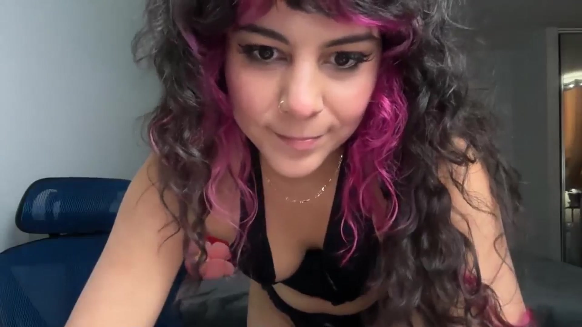 Gallery image thumbnail from e_laine's myfreecams stream on, 05/31/2025, 03:15 image 5 of 20