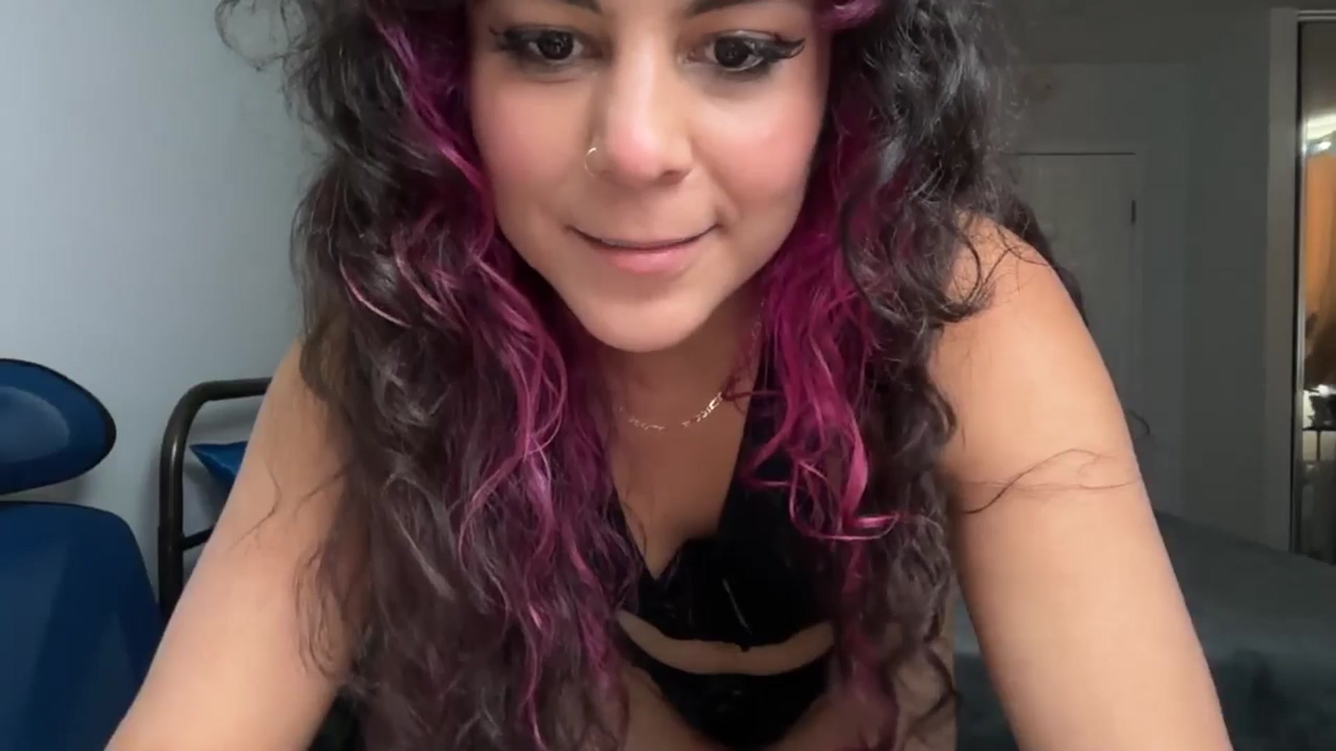 Gallery image thumbnail from e_laine's myfreecams stream on, 05/31/2025, 03:15 image 8 of 20