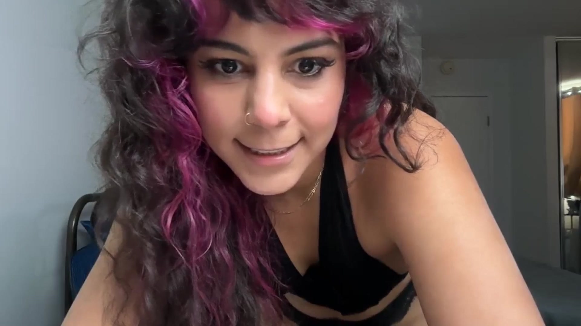 Gallery image thumbnail from e_laine's myfreecams stream on, 05/31/2025, 03:15 image 4 of 20