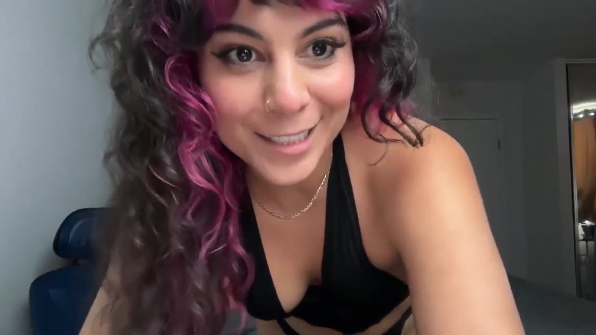 Gallery image thumbnail from e_laine's myfreecams stream on, 05/31/2025, 03:15 image 2 of 20