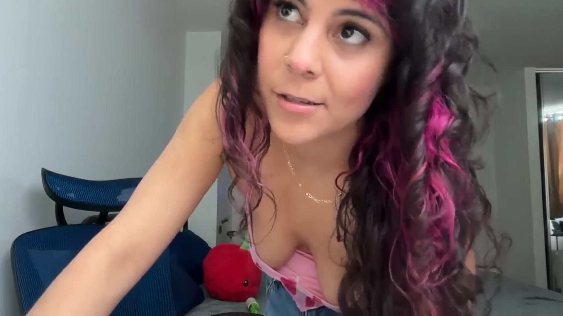 Gallery image thumbnail from e_laine's myfreecams stream on, 05/31/2025, 19:36 image 10 of 20