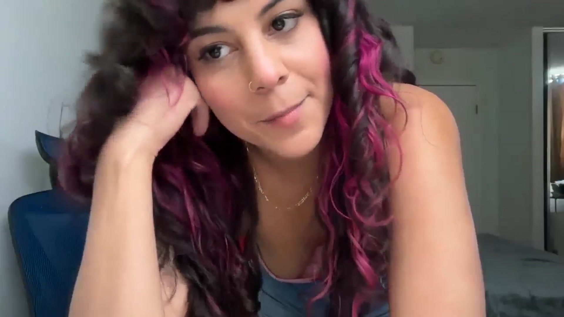 Gallery image thumbnail from e_laine's myfreecams stream on, 05/31/2025, 19:36 image 7 of 20
