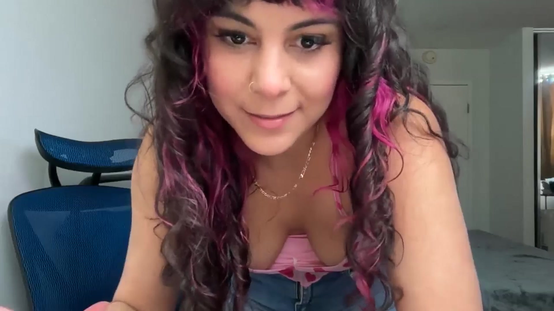 Gallery image thumbnail from e_laine's myfreecams stream on, 05/31/2025, 19:36 image 8 of 20