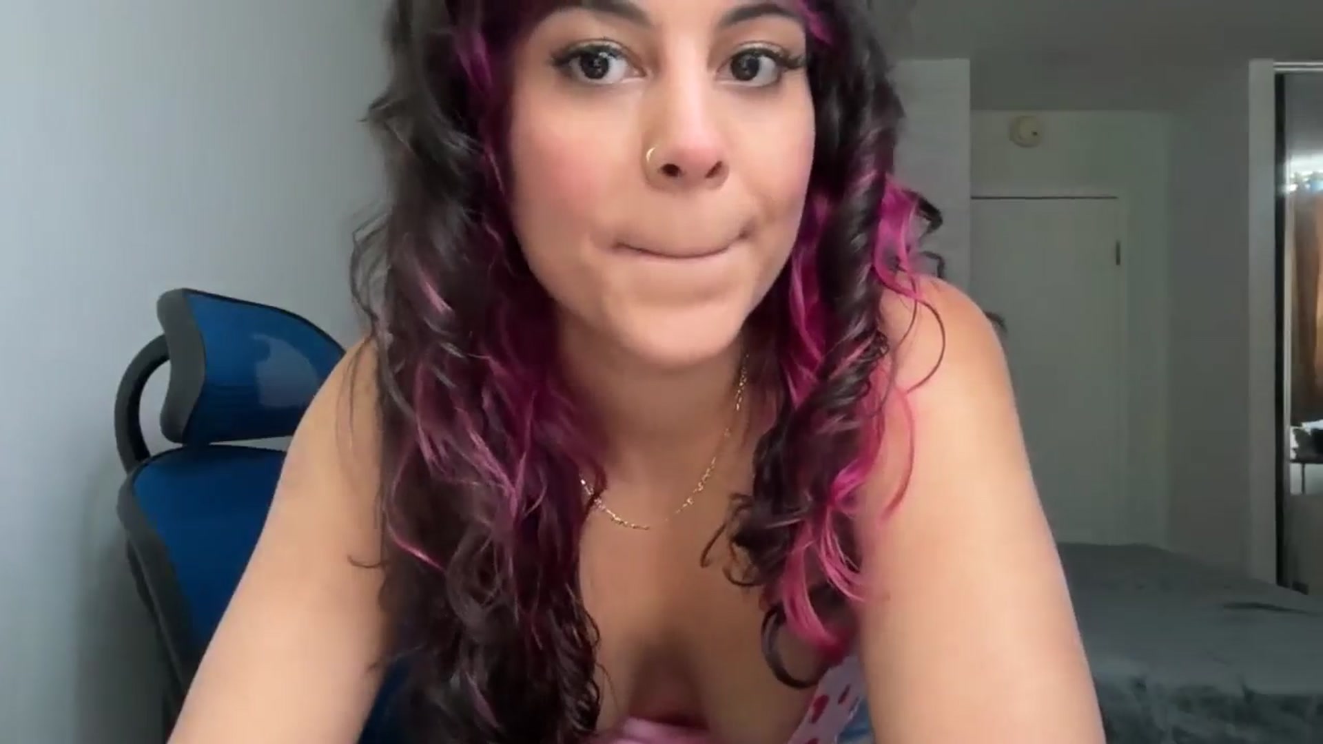 Gallery image thumbnail from e_laine's myfreecams stream on, 05/31/2025, 19:36 image 3 of 20