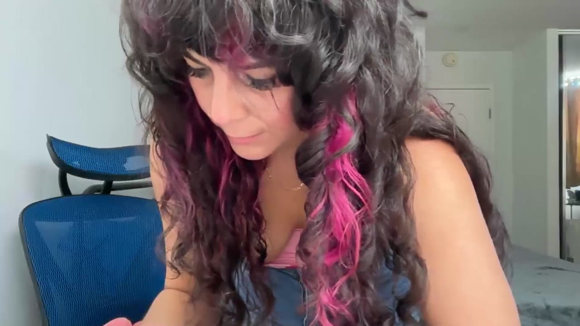 Gallery image thumbnail from e_laine's myfreecams stream on, 05/31/2025, 19:36 image 5 of 20