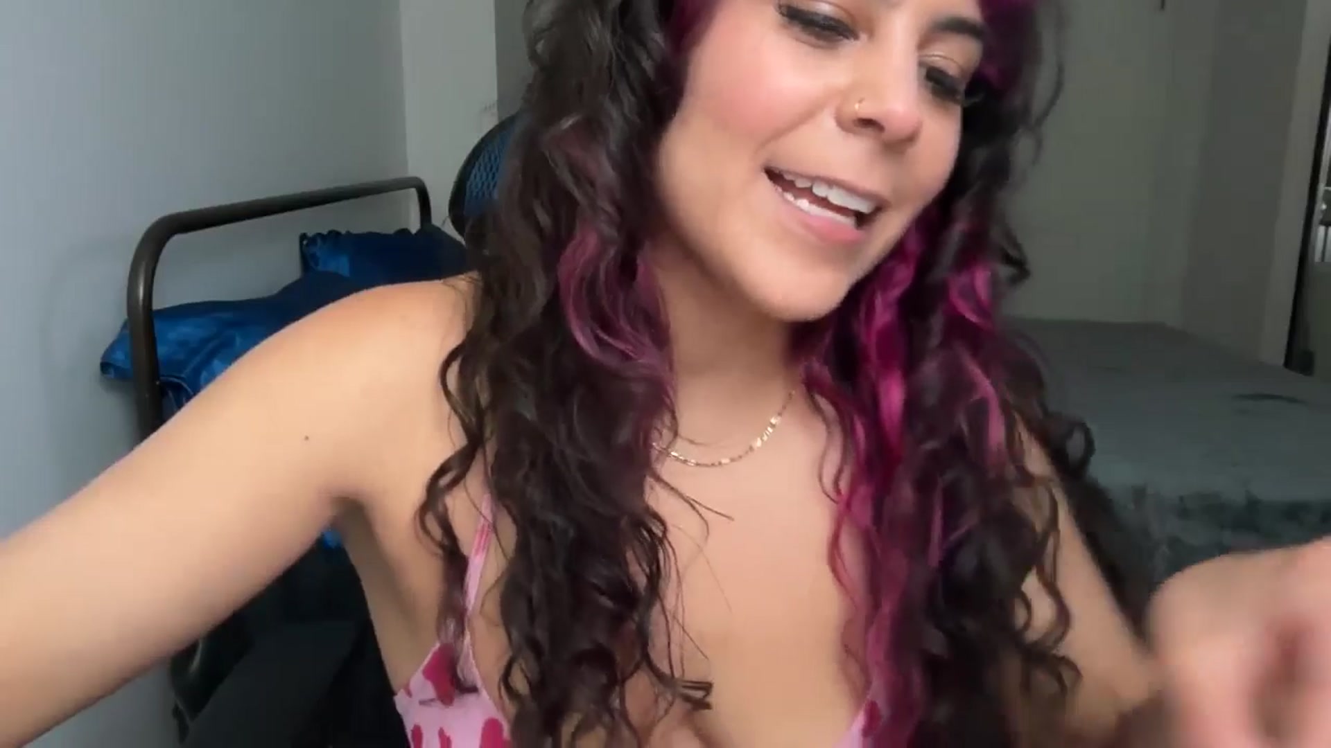 Gallery image thumbnail from e_laine's myfreecams stream on, 05/31/2025, 23:23 image 3 of 20
