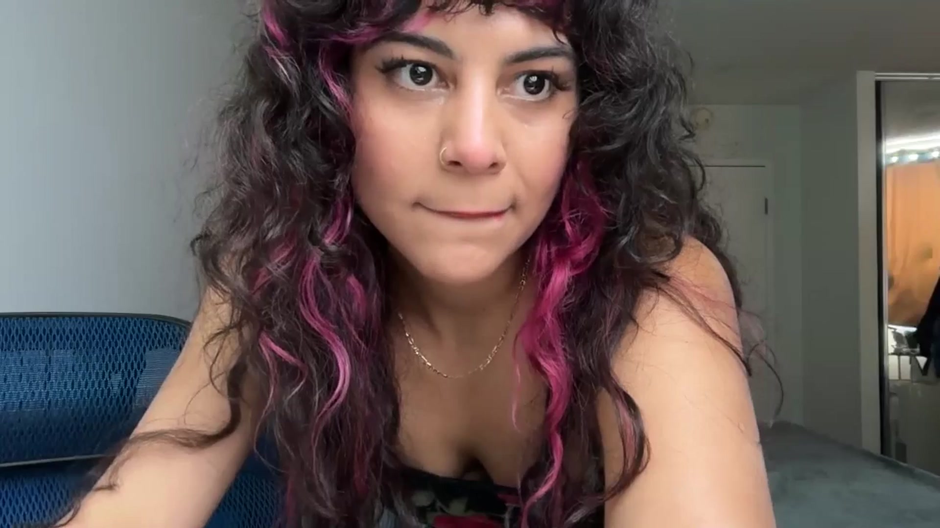 Gallery image thumbnail from e_laine's myfreecams stream on, 06/02/2025, 22:31 image 2 of 20