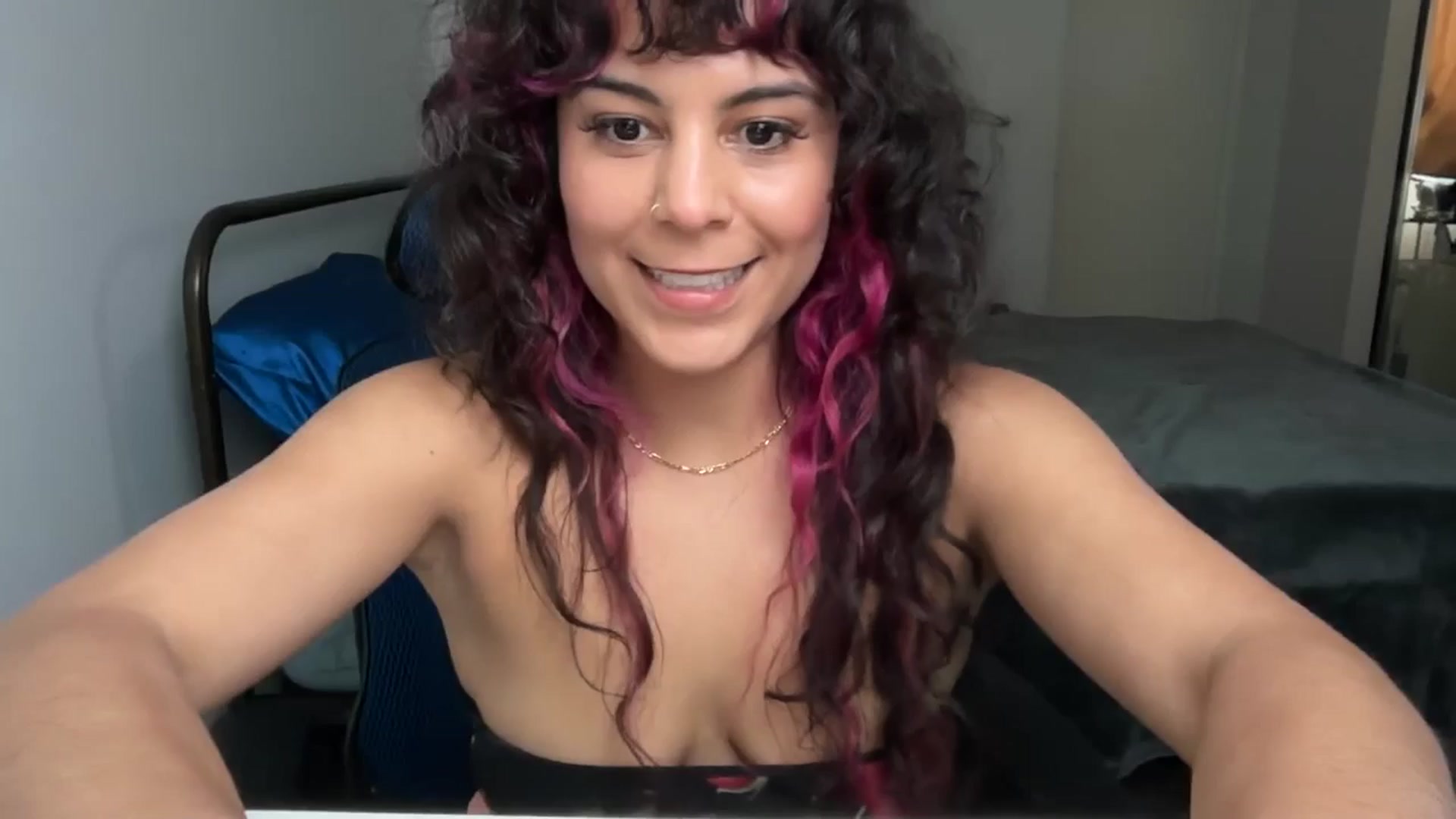 Gallery image thumbnail from e_laine's myfreecams stream on, 06/03/2025, 01:39 image 6 of 20