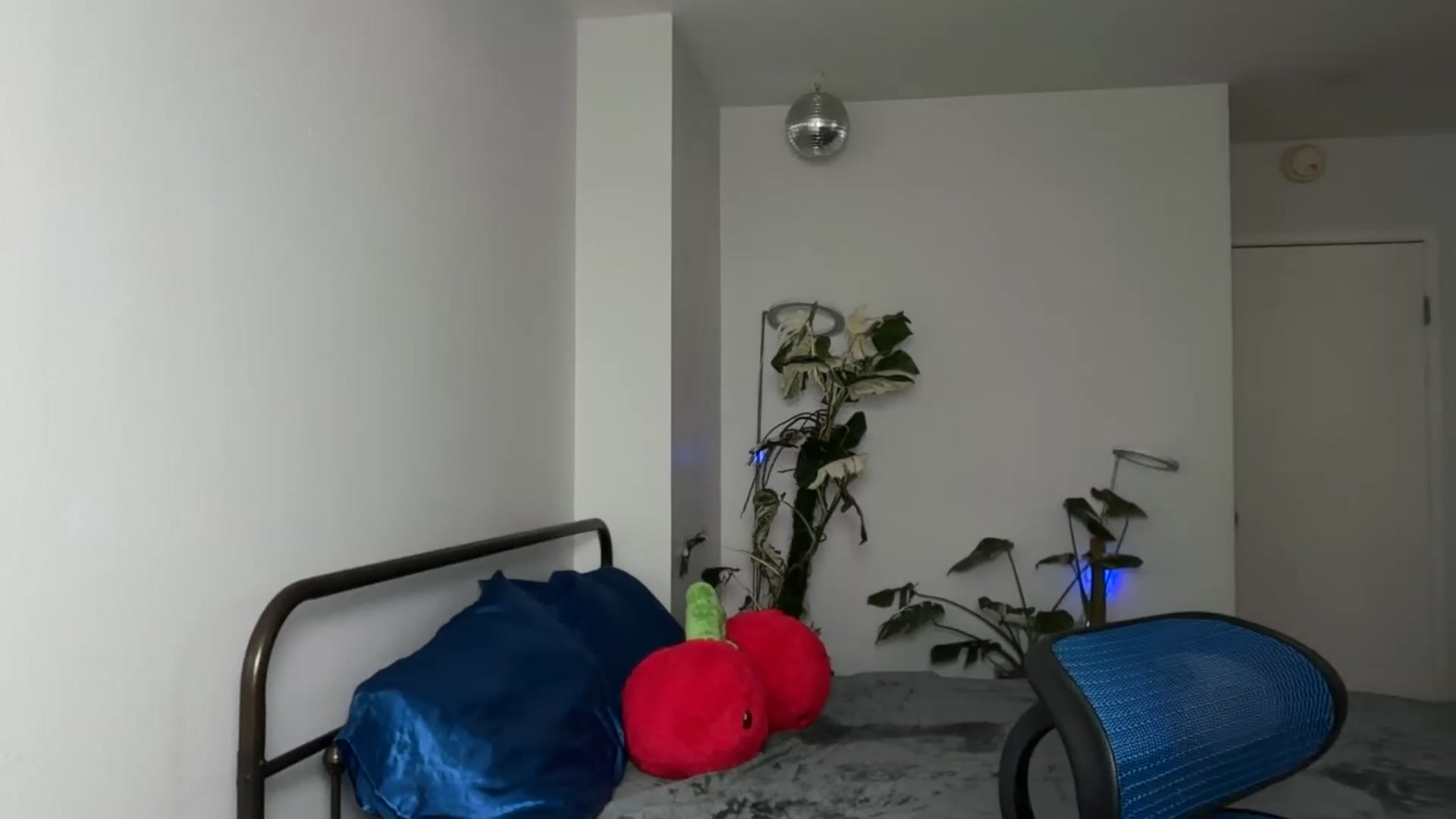 Gallery image thumbnail from e_laine's myfreecams stream on, 06/03/2025, 22:15 image 20 of 20