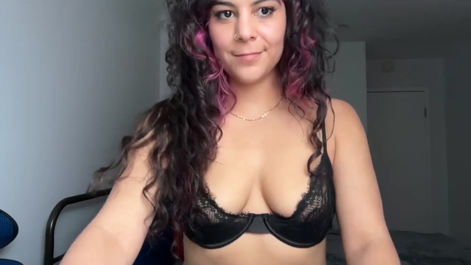 Gallery image thumbnail from e_laine's myfreecams stream on, 06/03/2025, 23:49 image 18 of 20
