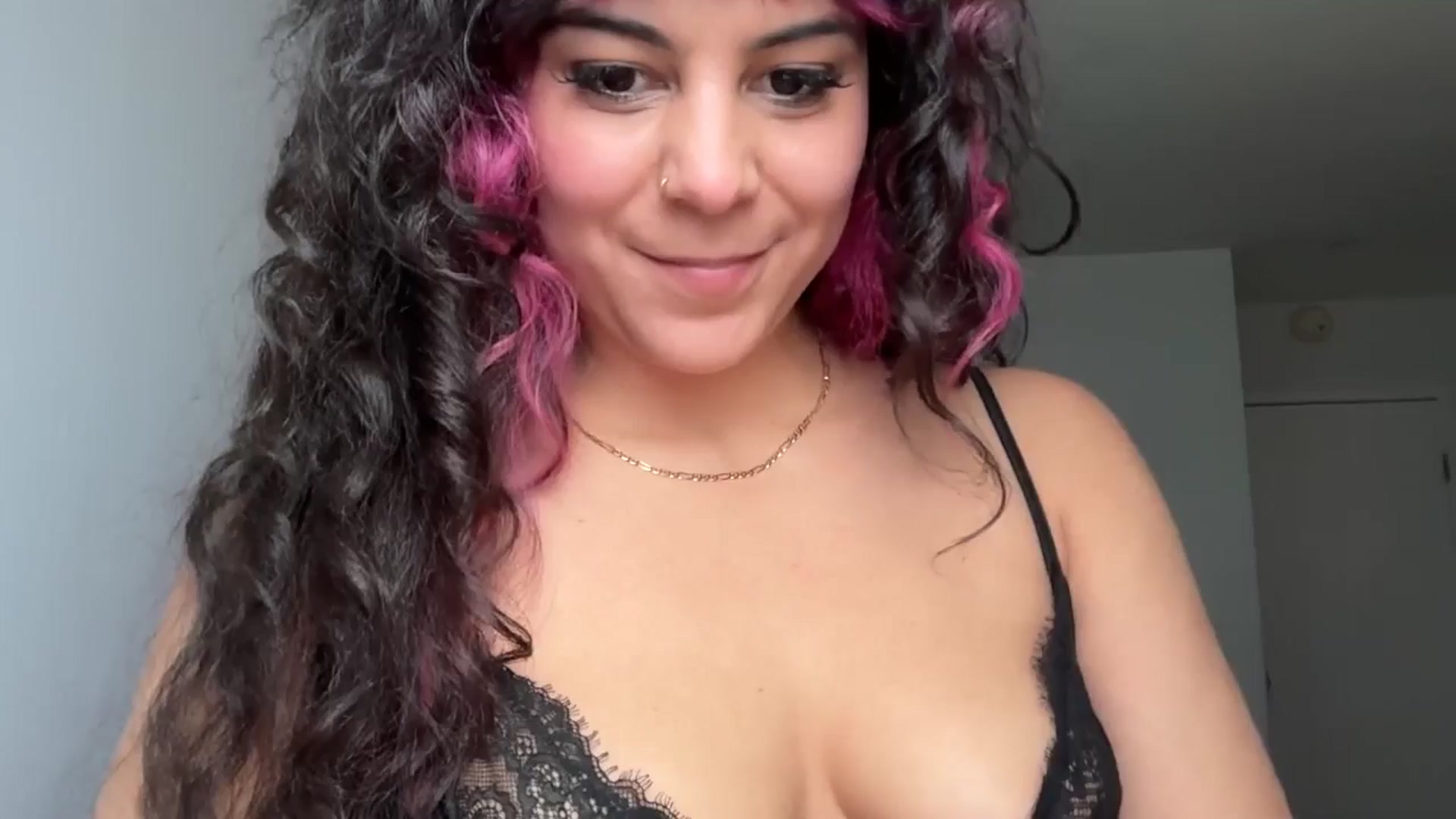 Gallery image thumbnail from e_laine's myfreecams stream on, 06/03/2025, 23:49 image 1 of 20