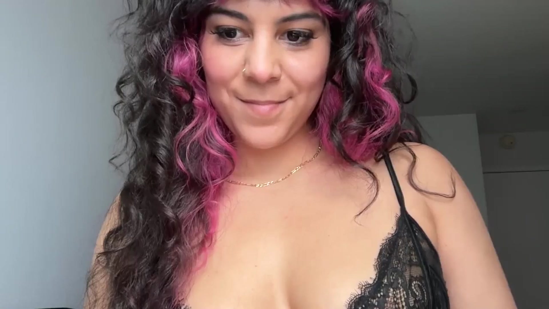 Gallery image thumbnail from e_laine's myfreecams stream on, 06/03/2025, 23:49 image 3 of 20