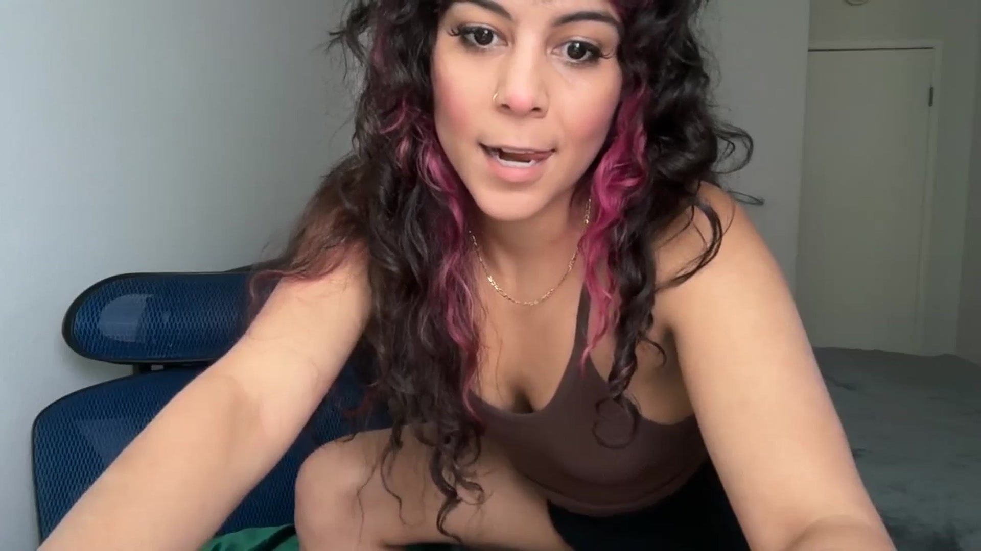 Gallery image thumbnail from e_laine's myfreecams stream on, 06/04/2025, 21:14 image 6 of 20