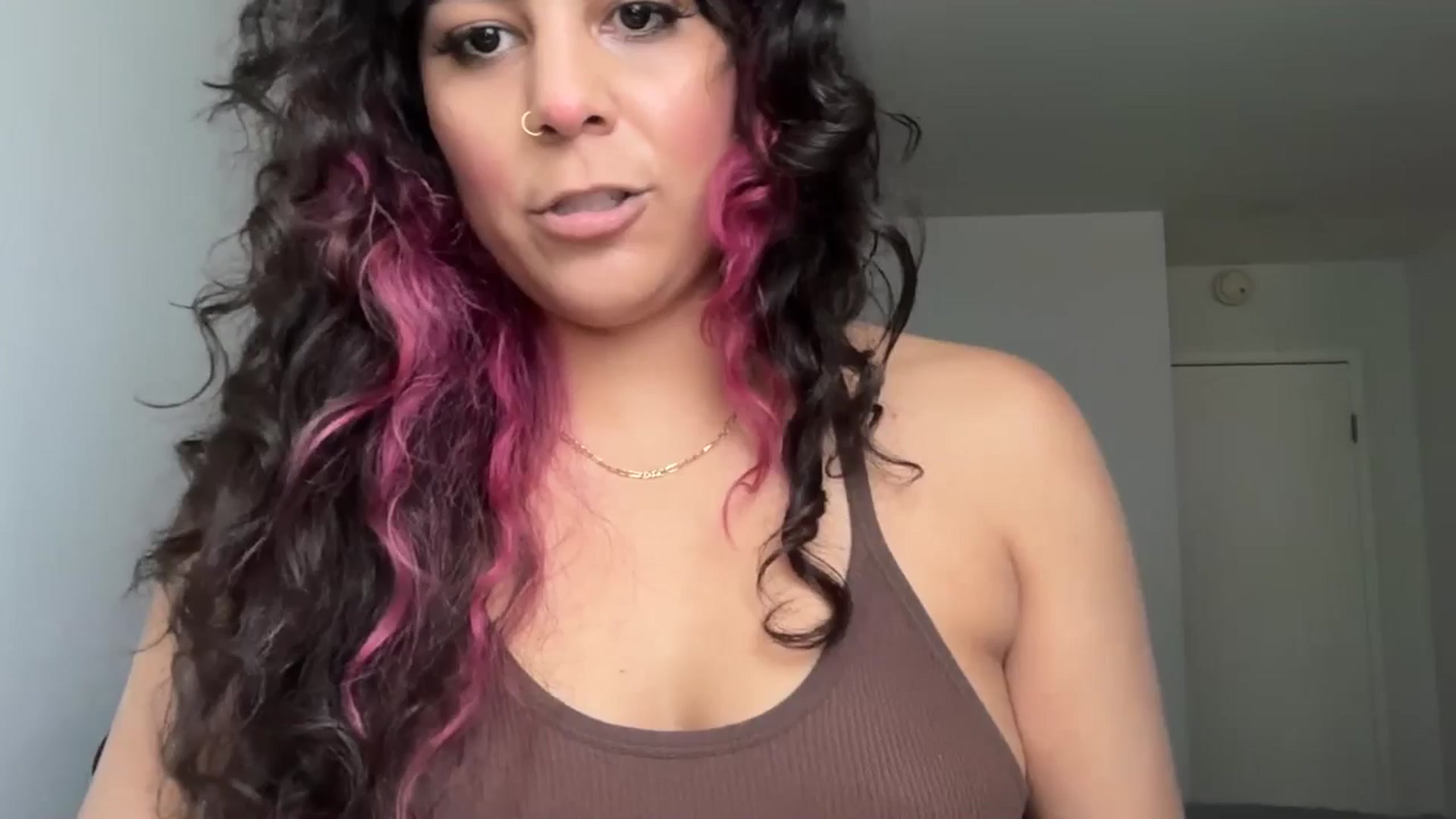 Gallery image thumbnail from e_laine's myfreecams stream on, 06/04/2025, 21:14 image 5 of 20