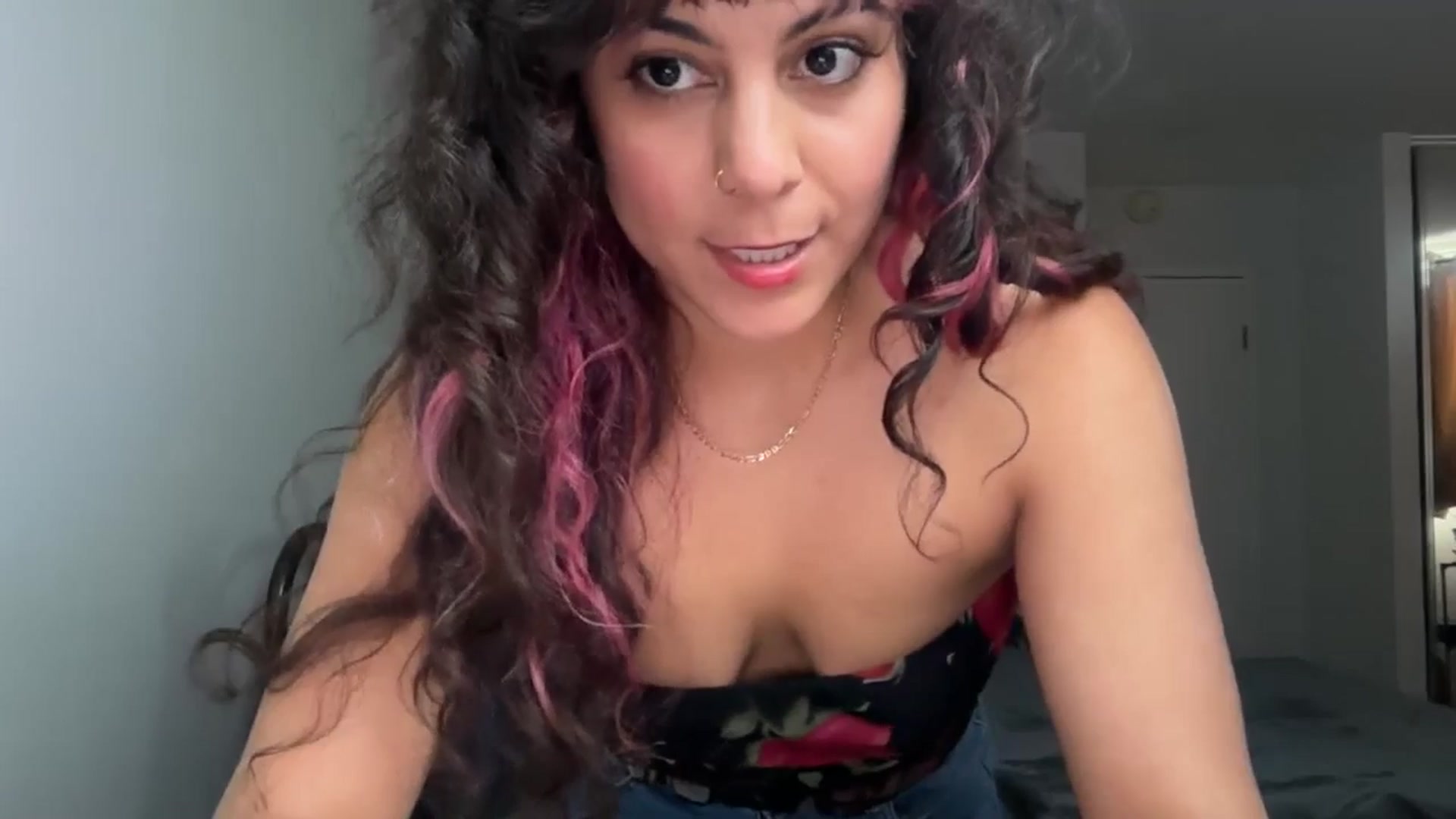 Gallery image thumbnail from e_laine's myfreecams stream on, 06/11/2025, 22:53 image 10 of 20