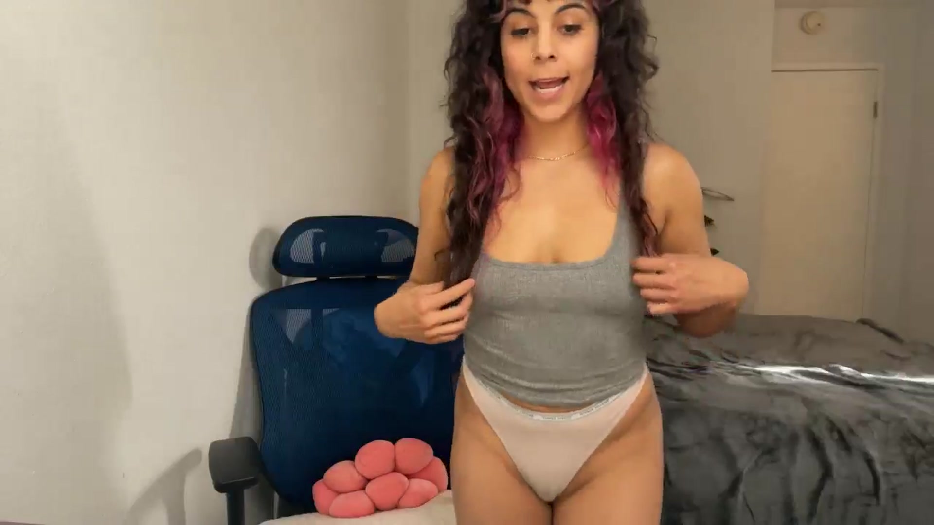 Gallery image thumbnail from e_laine's myfreecams stream on, 06/13/2025, 24:15 image 3 of 20