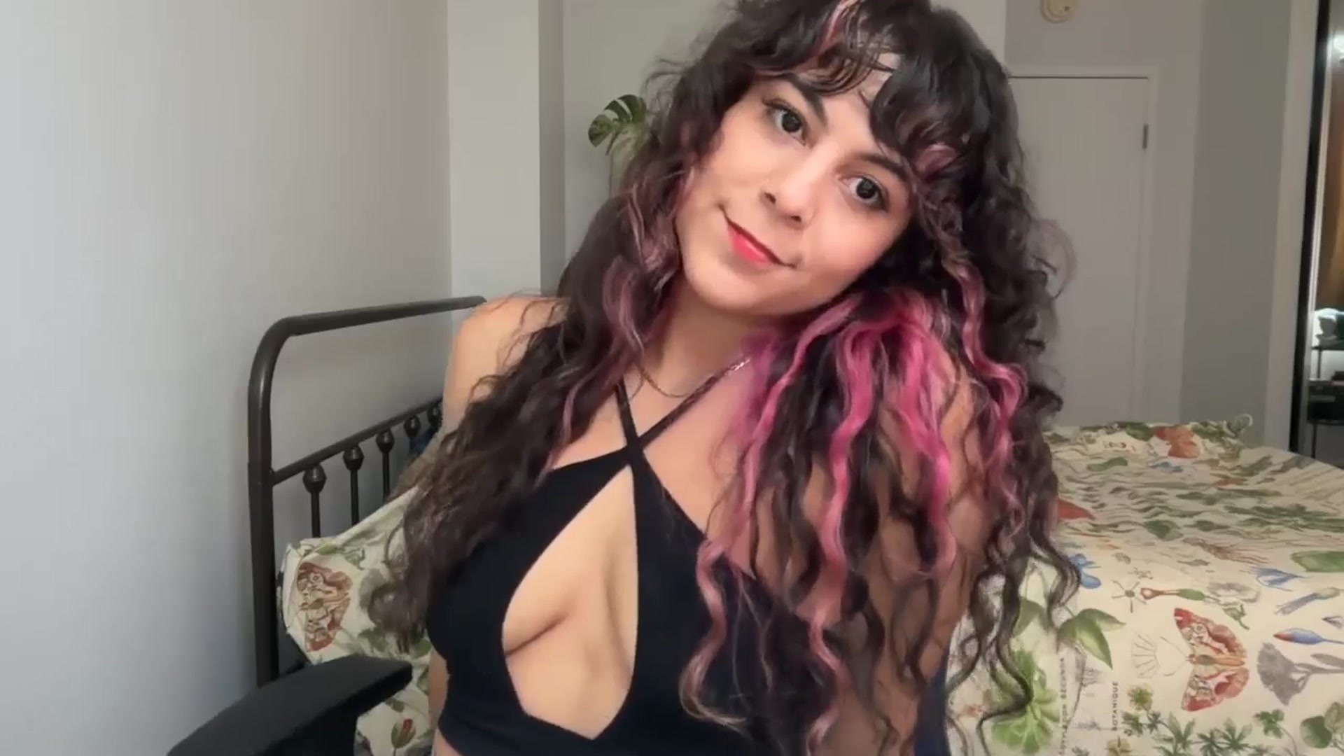 Gallery image thumbnail from e_laine's myfreecams stream on, 06/18/2025, 21:54 image 9 of 20
