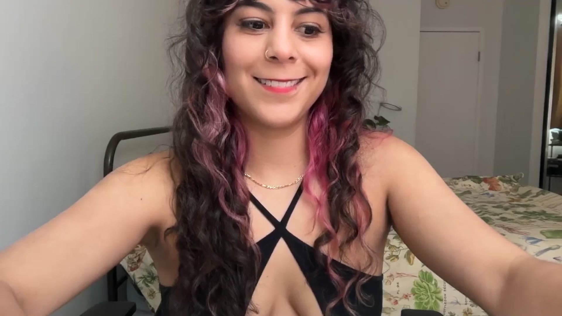 Gallery image thumbnail from e_laine's myfreecams stream on, 06/18/2025, 21:54 image 7 of 20