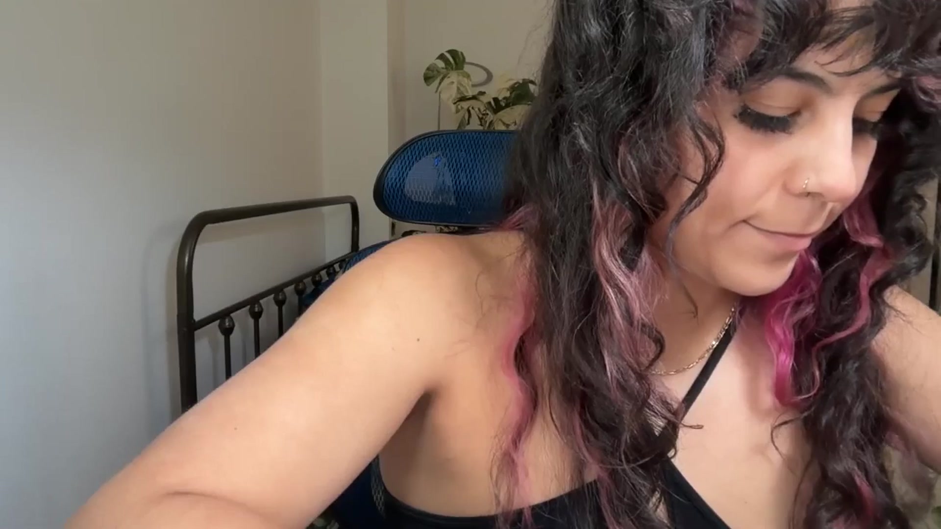 Gallery image thumbnail from e_laine's myfreecams stream on, 06/19/2025, 24:08 image 13 of 20