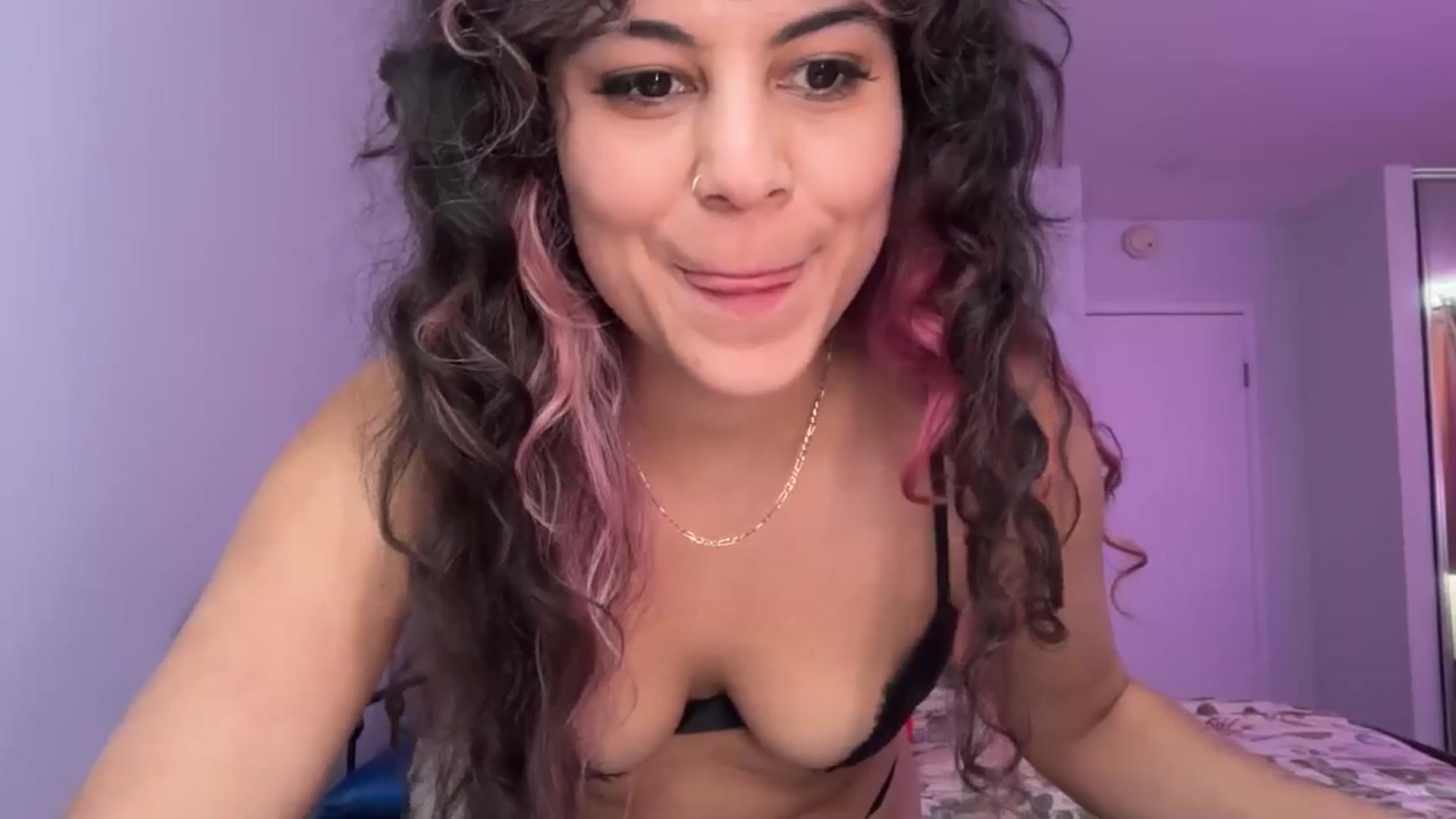 Gallery image thumbnail from e_laine's myfreecams stream on, 06/20/2025, 24:14 image 11 of 20