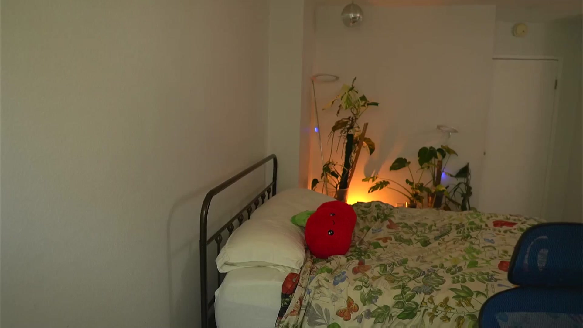 Gallery image thumbnail from e_laine's myfreecams stream on, 06/27/2025, 23:34 image 15 of 20