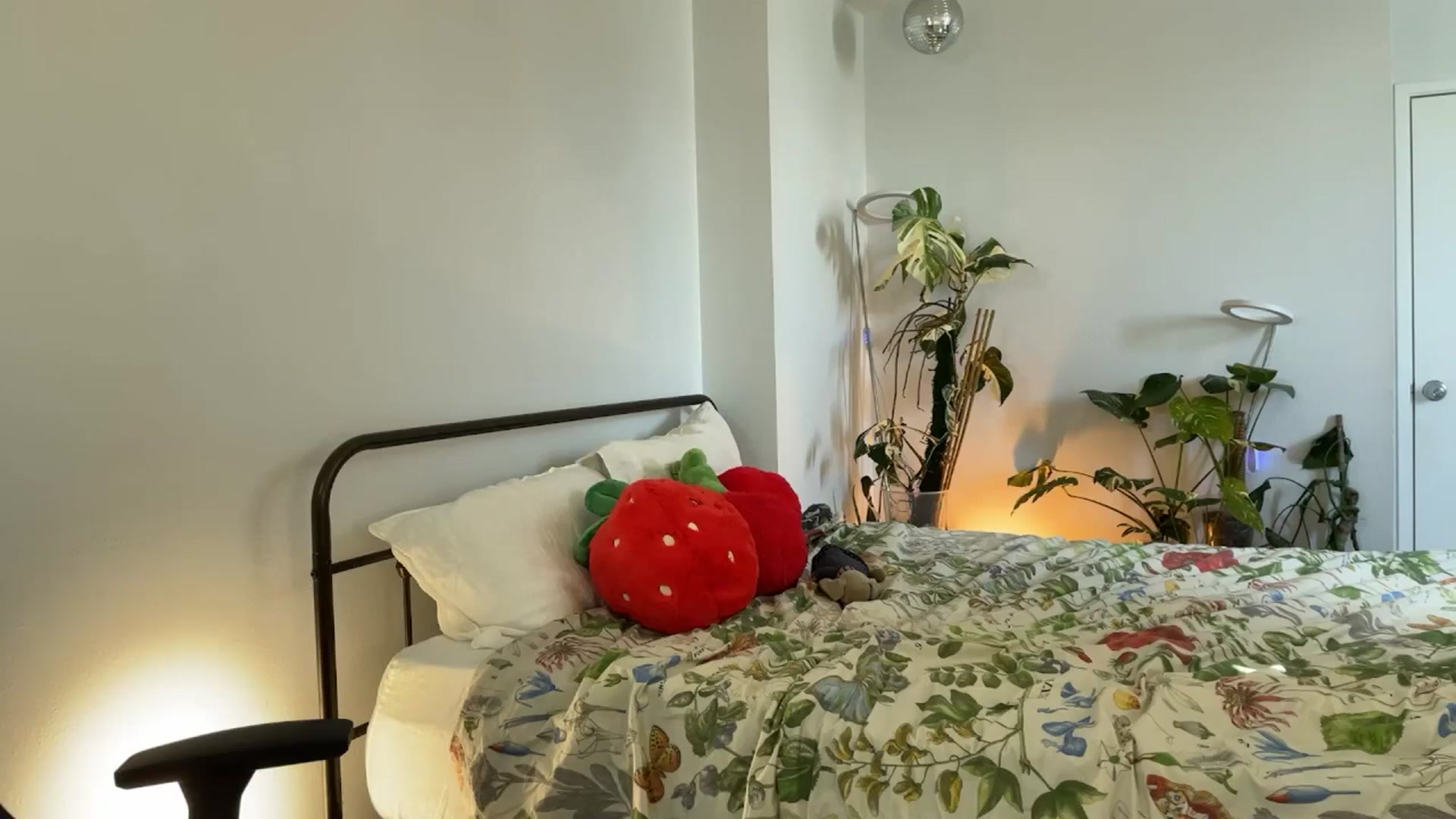 Gallery image thumbnail from e_laine's myfreecams stream on, 07/04/2025, 24:02 image 6 of 20