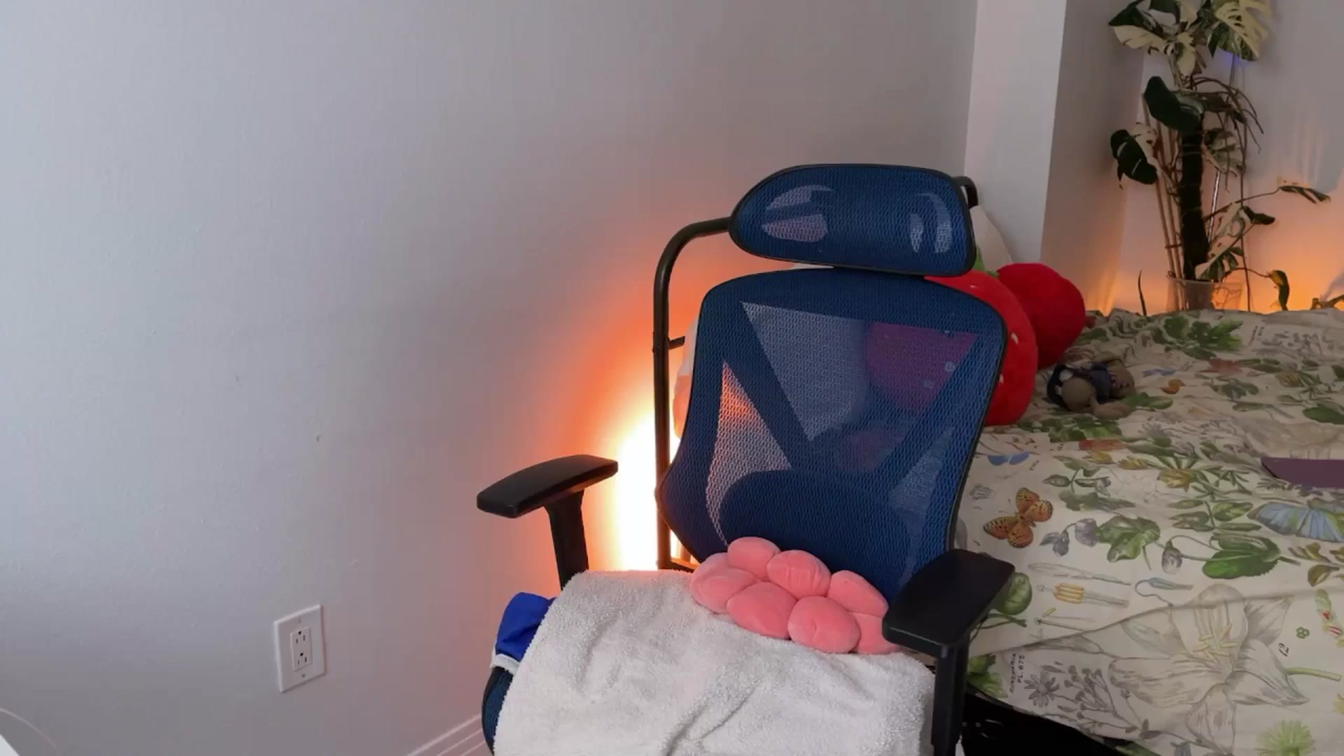 Gallery image thumbnail from e_laine's myfreecams stream on, 07/10/2025, 24:30 image 14 of 20