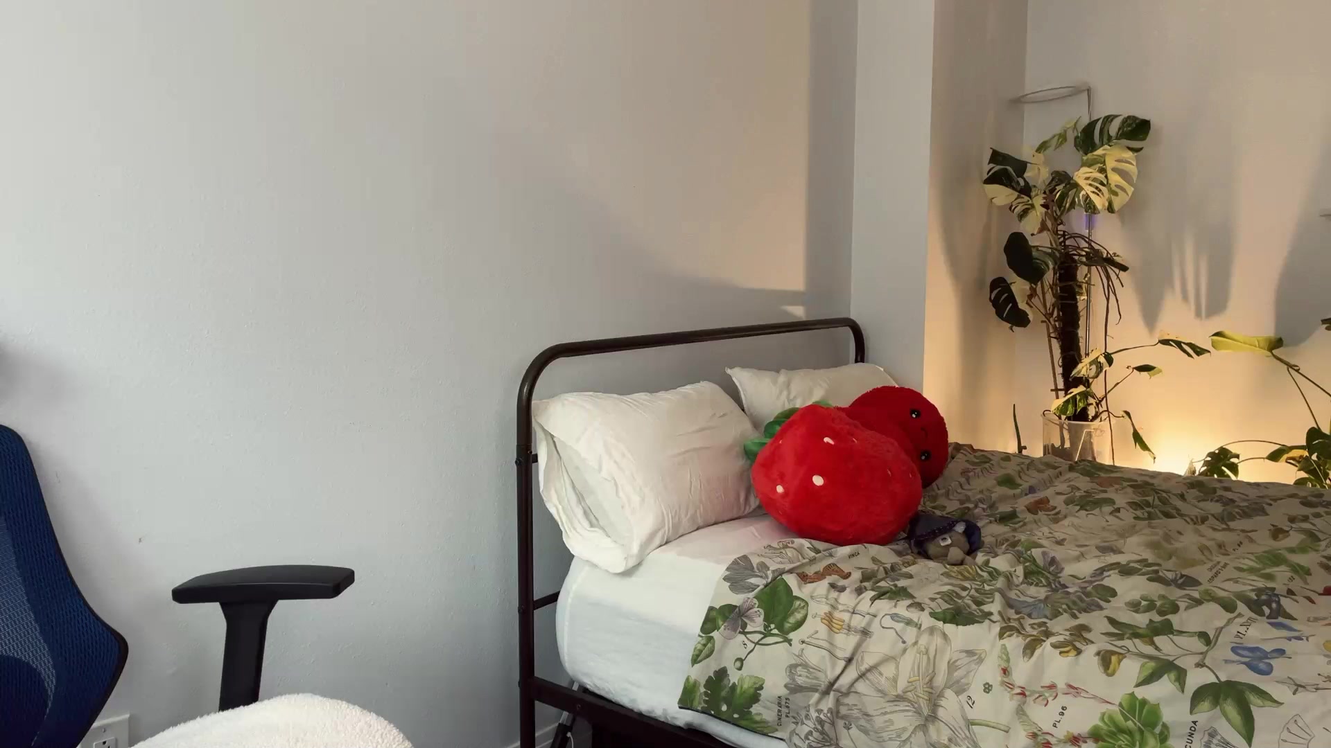 Gallery image thumbnail from e_laine's myfreecams stream on, 07/11/2025, 23:17 image 19 of 20
