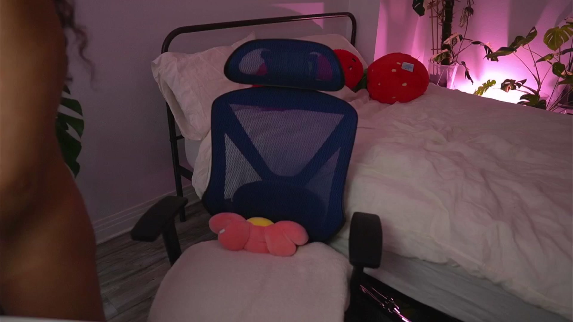 Gallery image thumbnail from e_laine's myfreecams stream on, 08/02/2025, 24:01 image 8 of 20