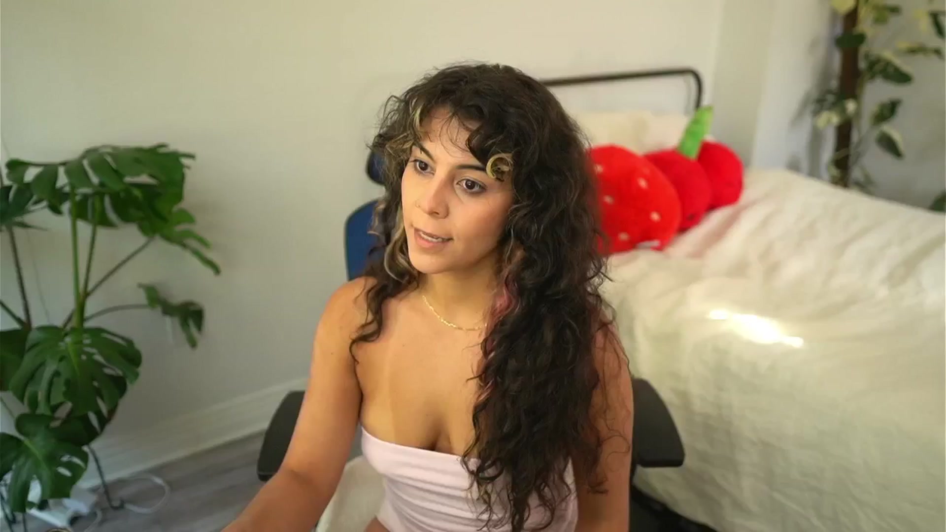 Gallery image thumbnail from e_laine's myfreecams stream on, 08/12/2025, 23:37 image 13 of 20