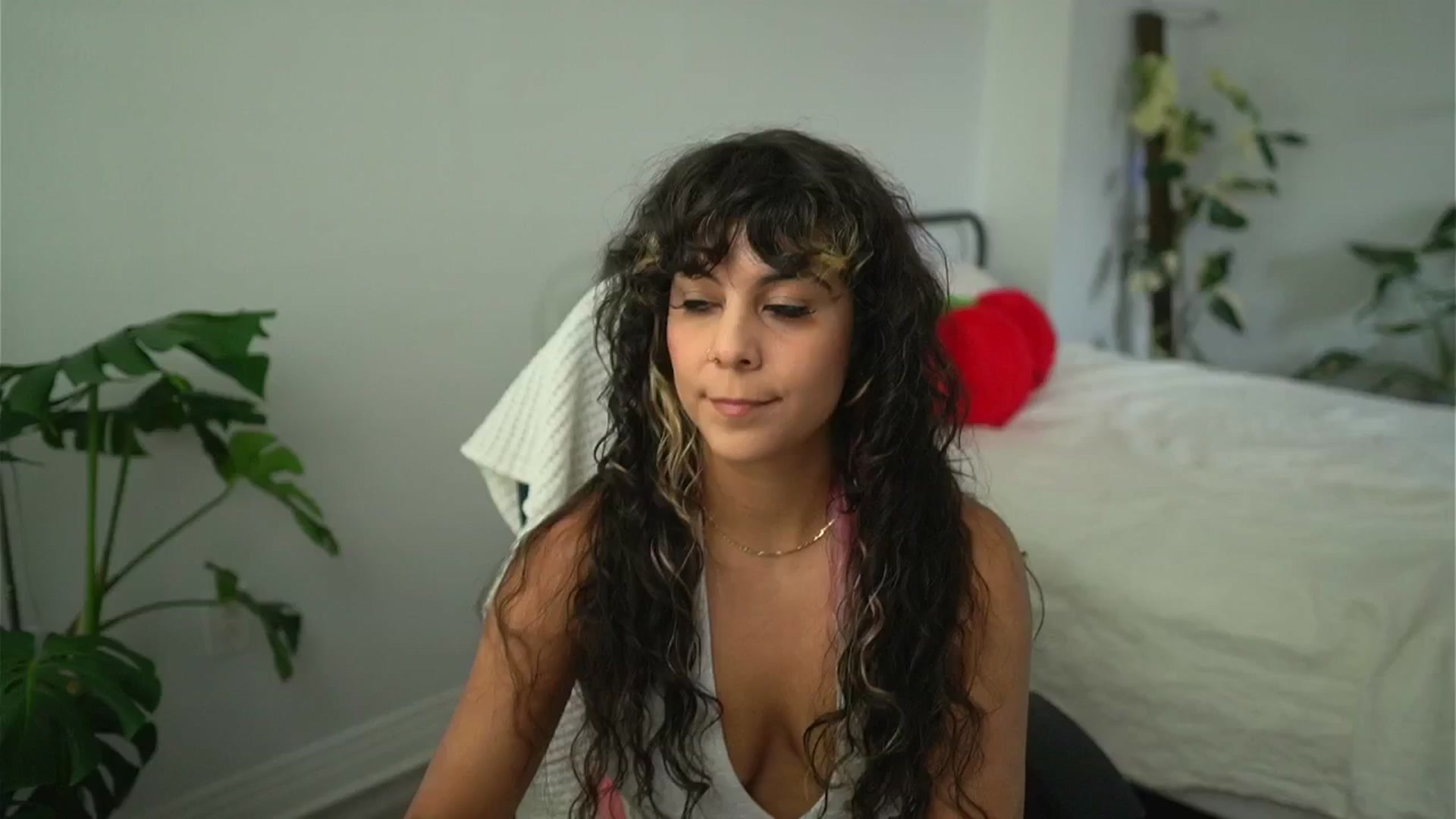 Gallery image thumbnail from e_laine's myfreecams stream on, 08/15/2025, 21:04 image 13 of 20