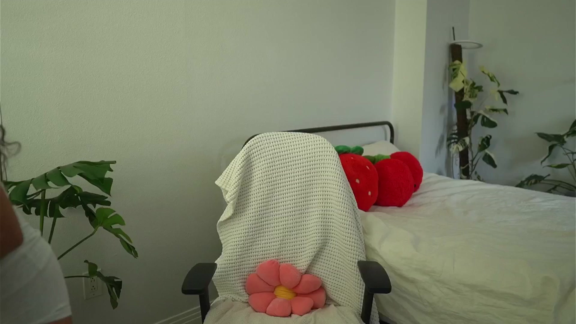 Gallery image thumbnail from e_laine's myfreecams stream on, 08/15/2025, 21:04 image 6 of 20