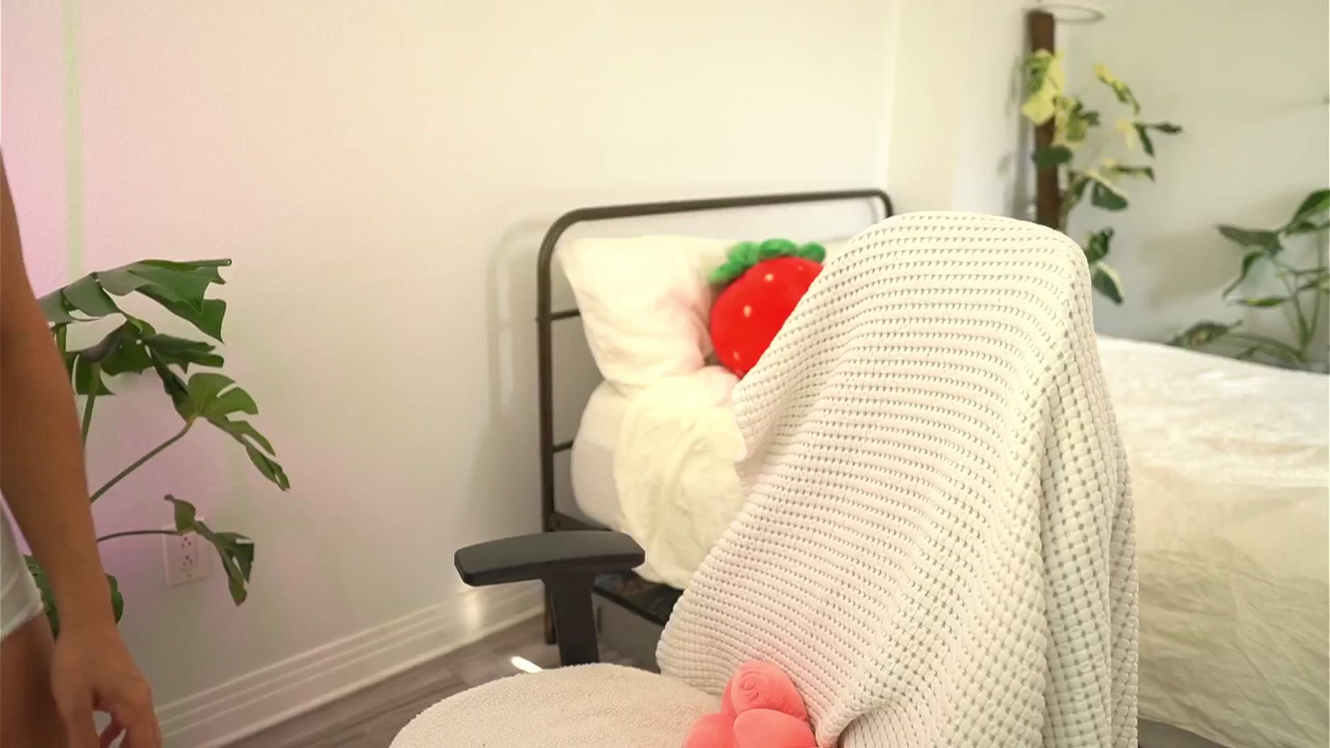 Gallery image thumbnail from e_laine's myfreecams stream on, 08/15/2025, 23:26 image 4 of 20