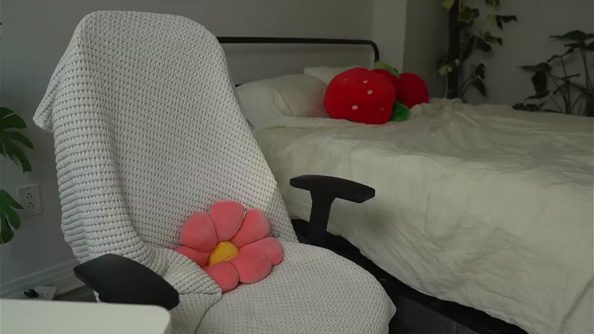 Gallery image thumbnail from e_laine's myfreecams stream on, 09/04/2025, 23:52 image 11 of 20