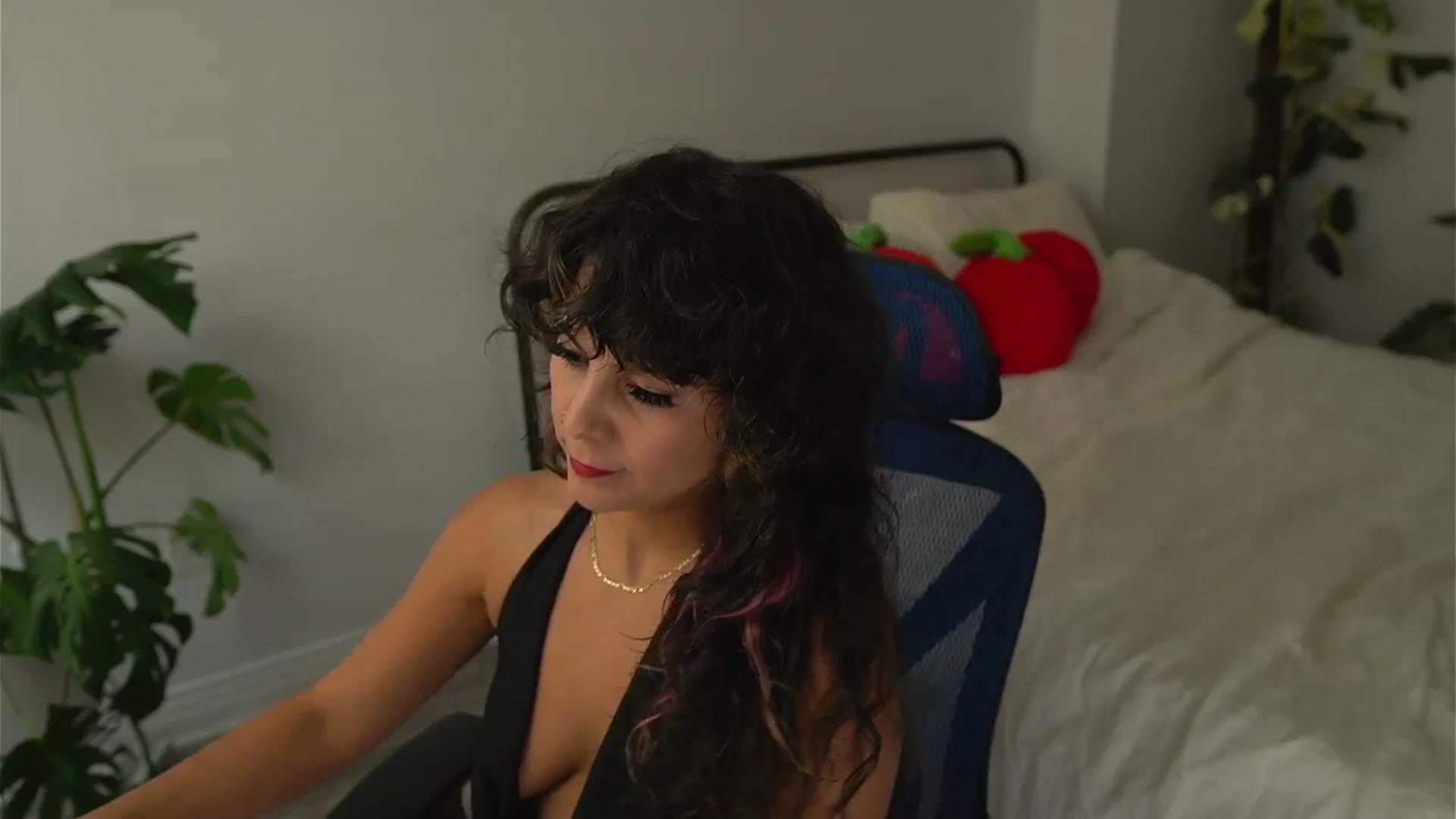 Gallery image thumbnail from e_laine's myfreecams stream on, 09/19/2025, 23:06 image 16 of 20