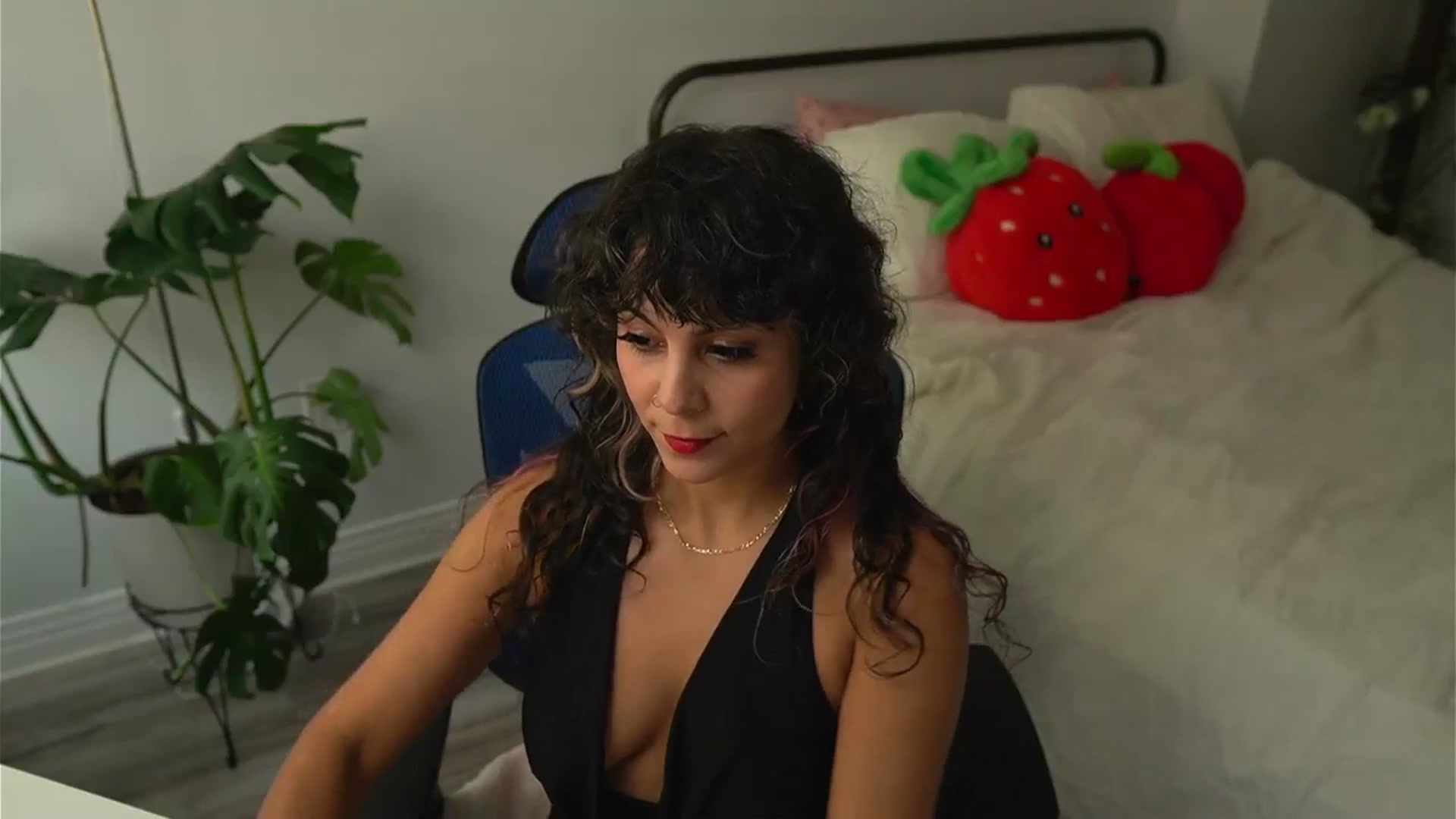 Gallery image thumbnail from e_laine's myfreecams stream on, 09/19/2025, 23:06 image 9 of 20